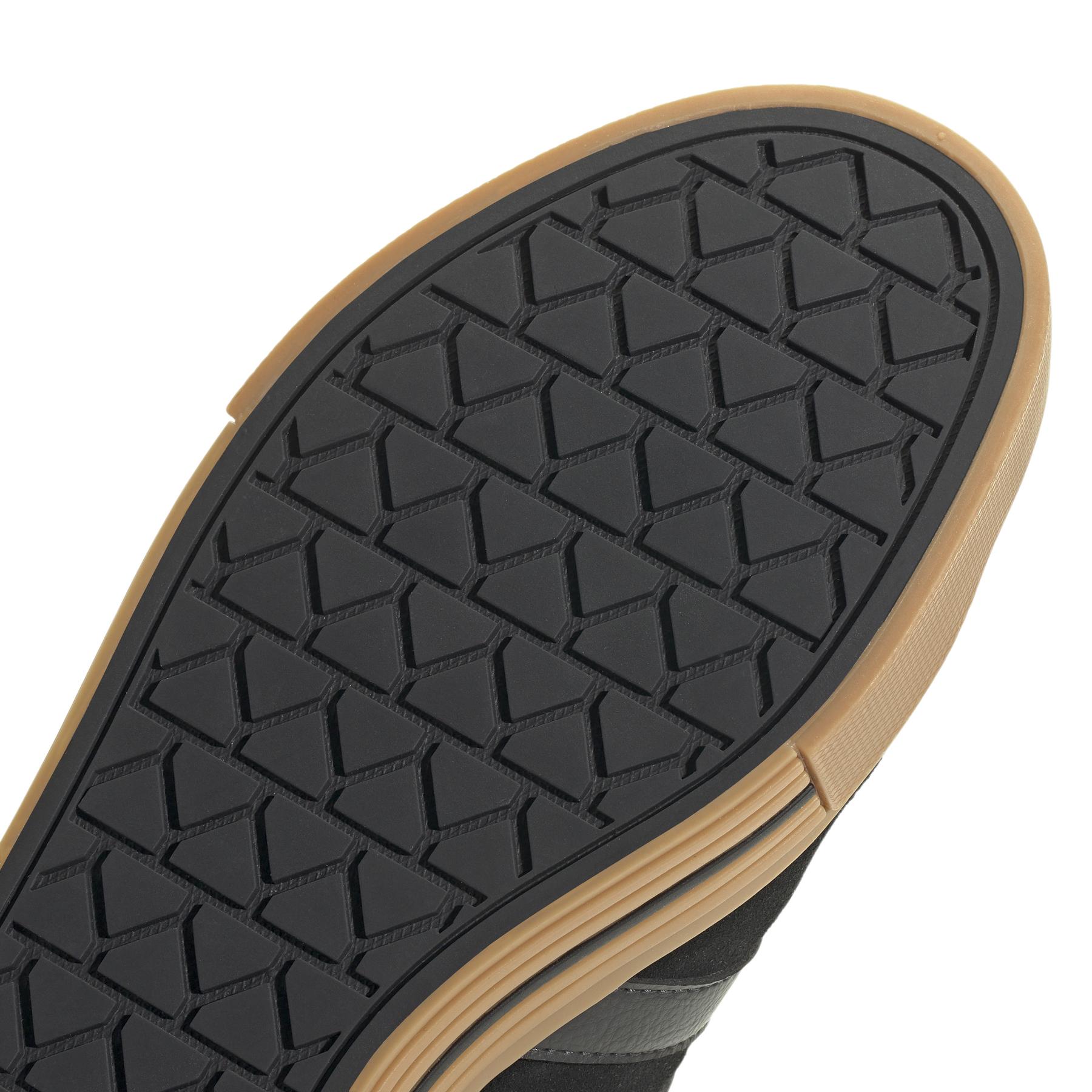 a/d/adidas_jh6930_cblack-carbon-gum10_9.jpg
