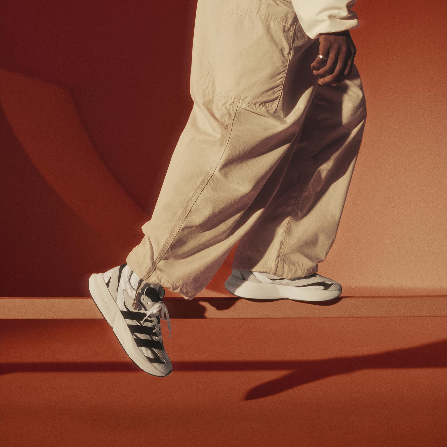 product/a/d/adidas_jh6944_27_footwear_photography_heromrktng_view_2-nw091625.jpg