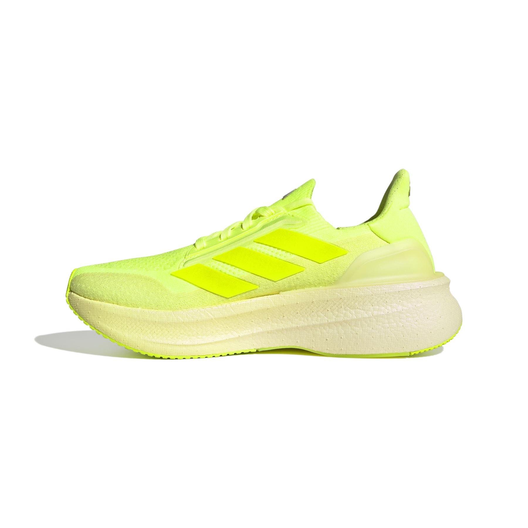 a/d/adidas_jh9018_5_footwear_photography_side_medial_center_view_white.jpg