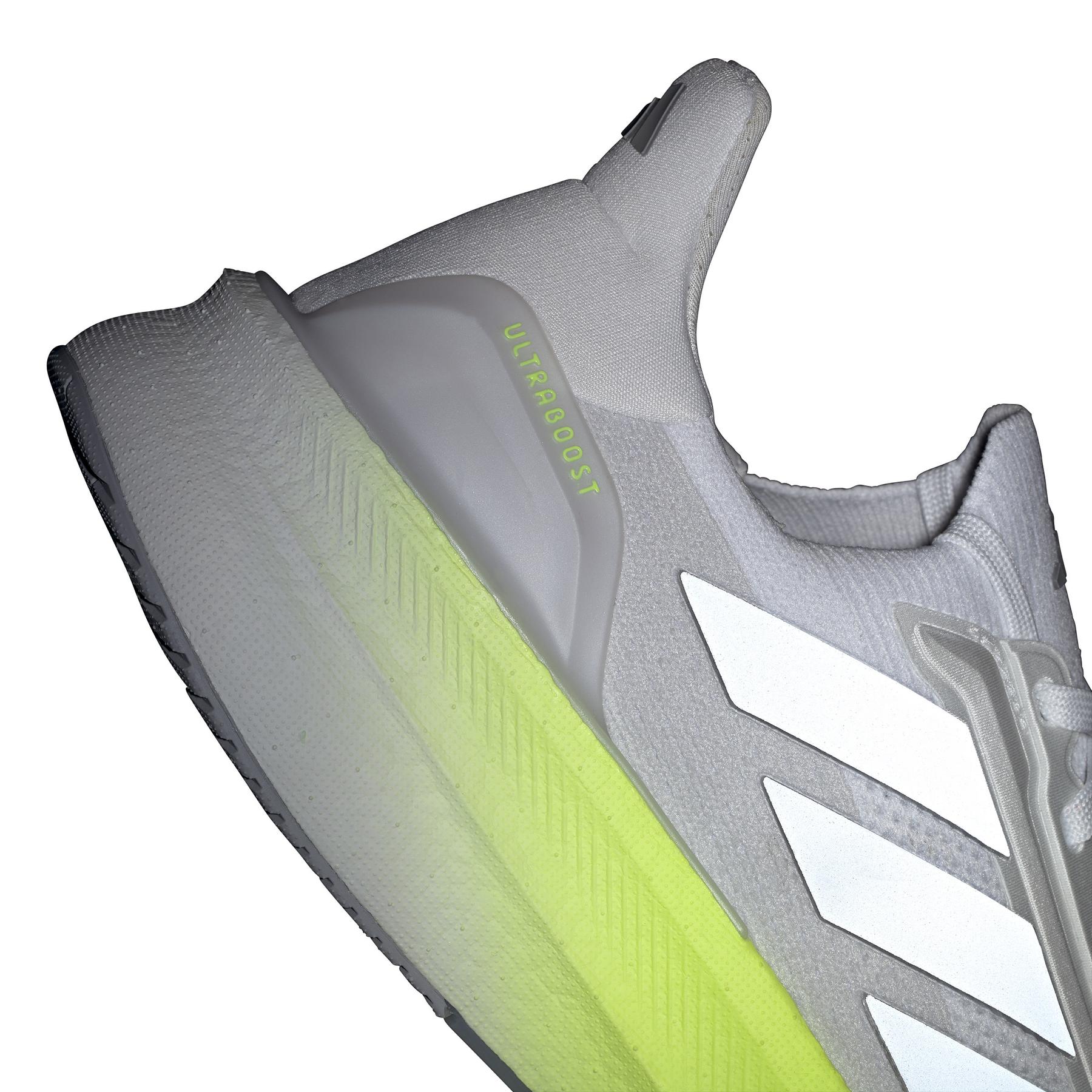 a/d/adidas_jh9042_13_footwear_photography_reflective_detail_white.jpg