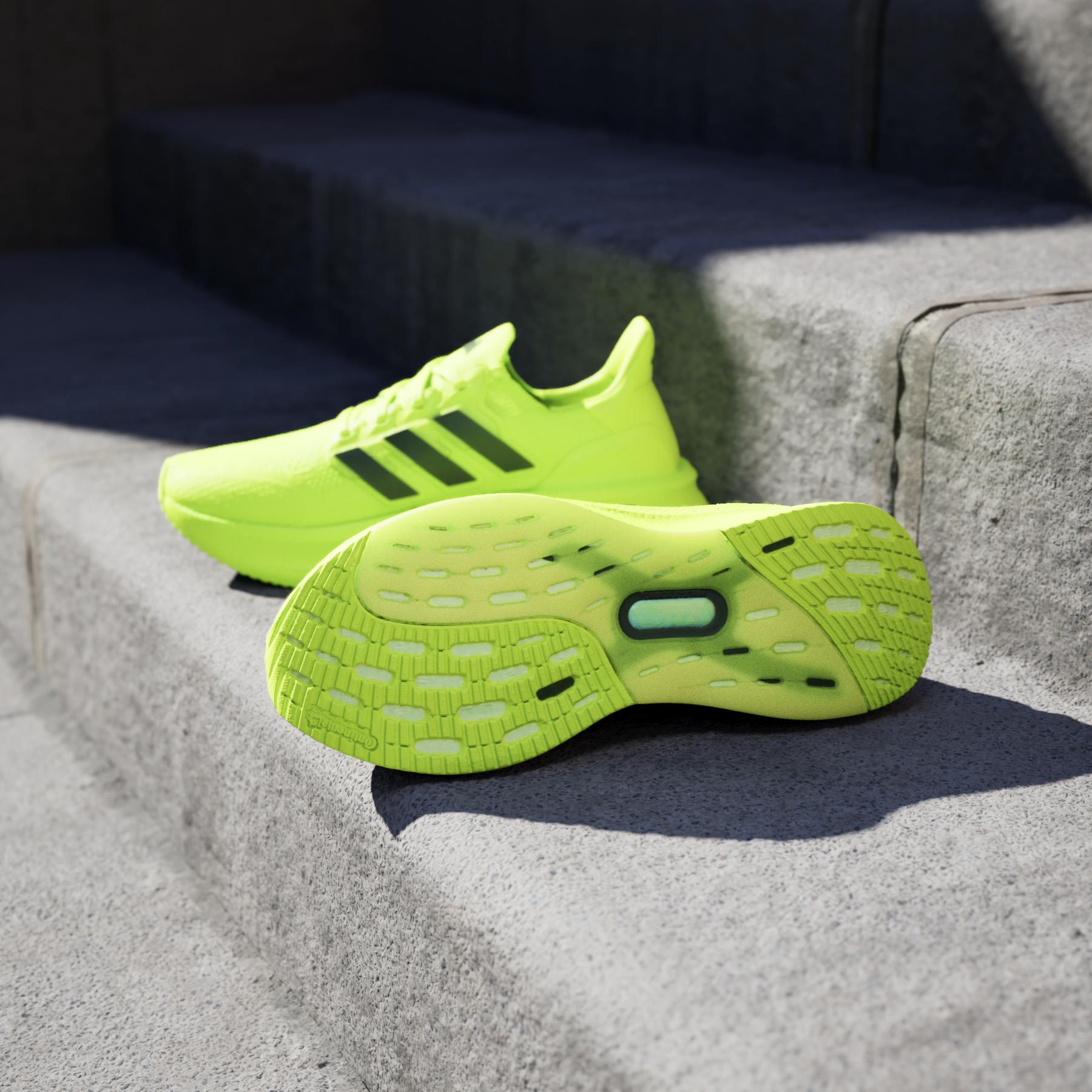 product/a/d/adidas_jh9069_17_footwear_photography_heromrktng_view_4-nw091625.jpg