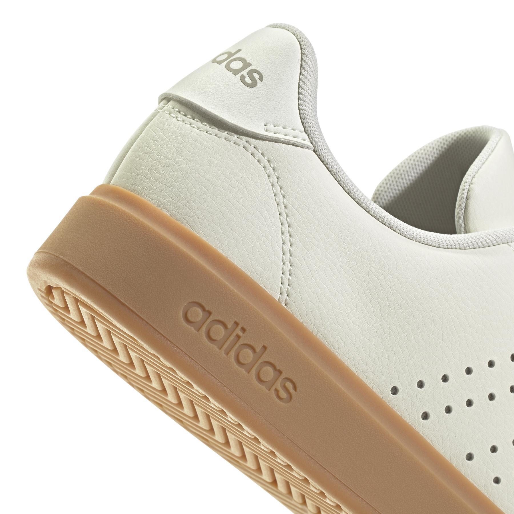 product/a/d/adidas_ji2213_8_footwear_photography_detail_view_1_white-nw091625.jpg