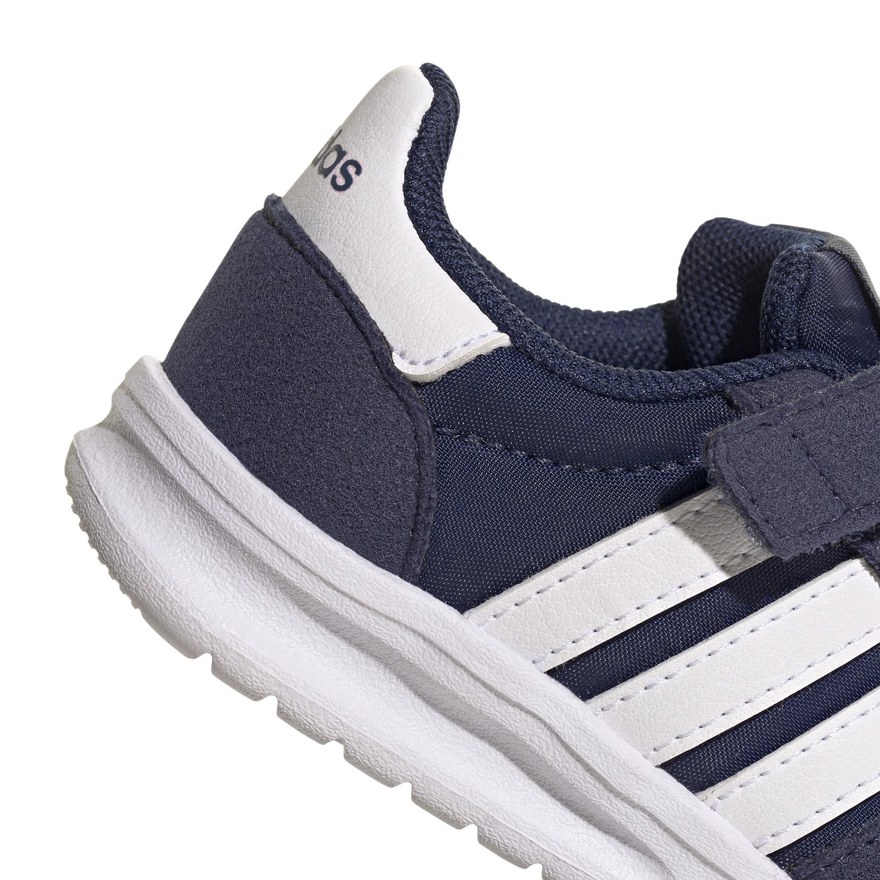 product/a/d/adidas_ji2268_9_footwear_photography_detail_view_2_white.jpg