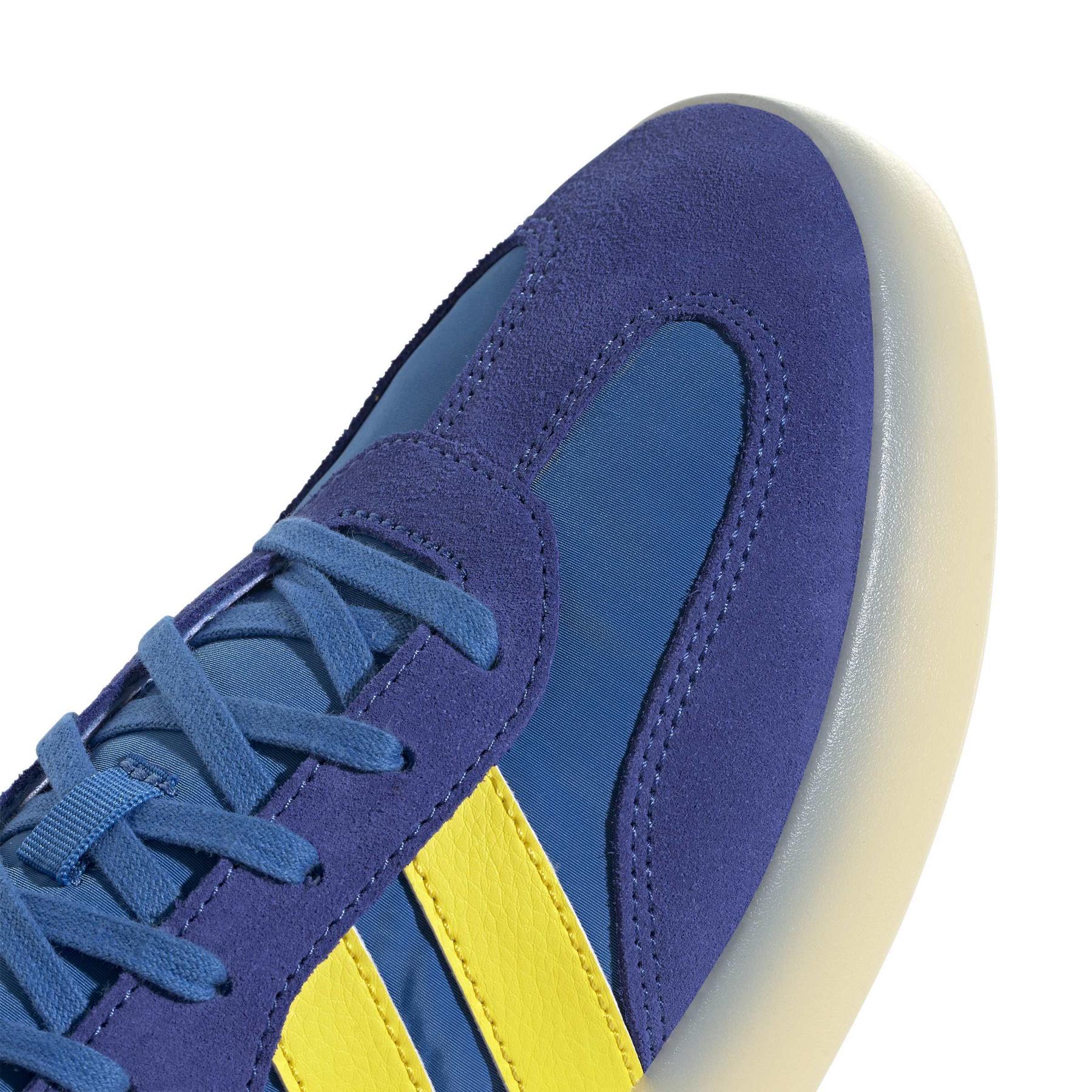 product/a/d/adidas_ji2319_9_footwear_photography_detail_view_2_white-nw091625.jpg