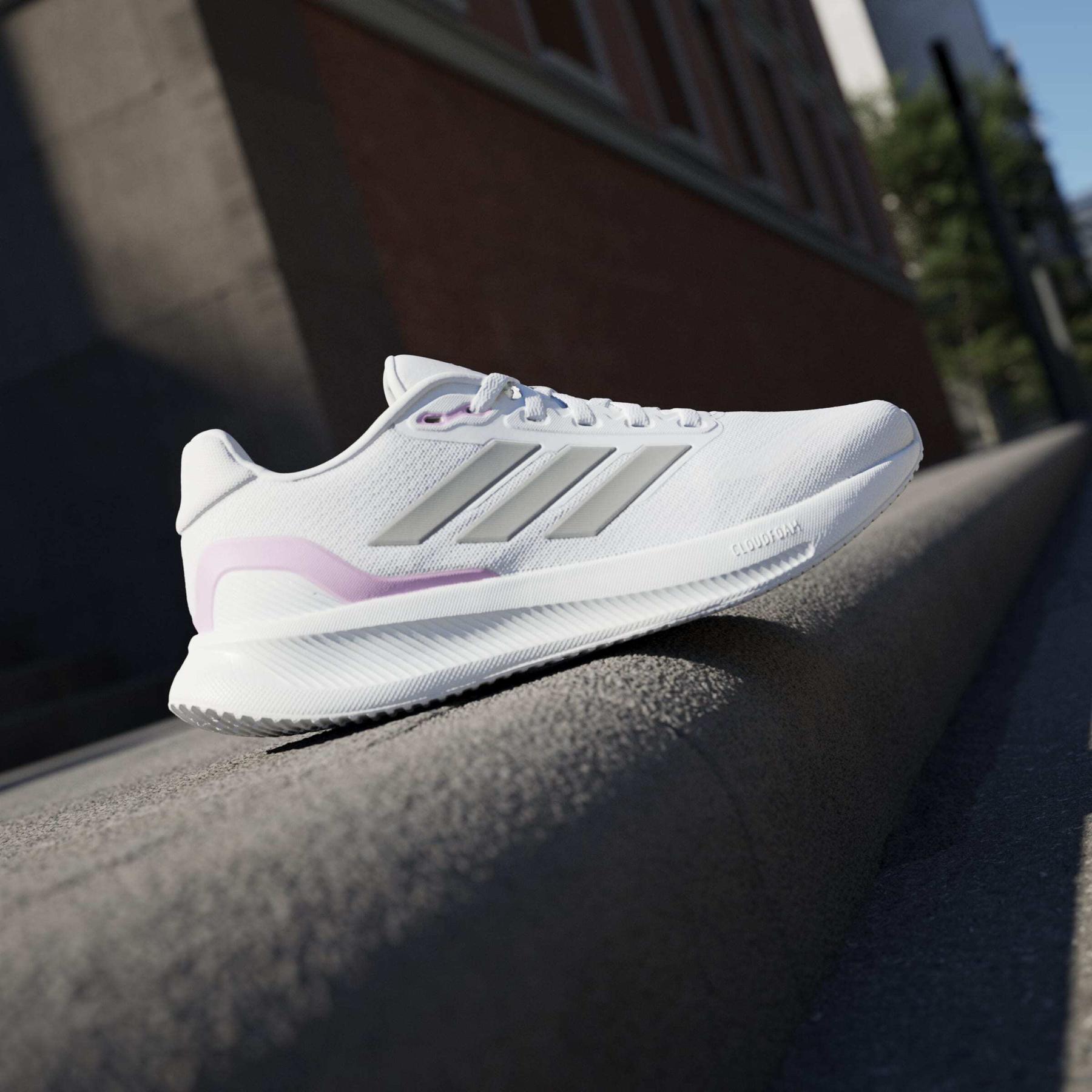 product/a/d/adidas_ji3981_15_footwear_photography_heromrktng_view_3-nw091625.jpg
