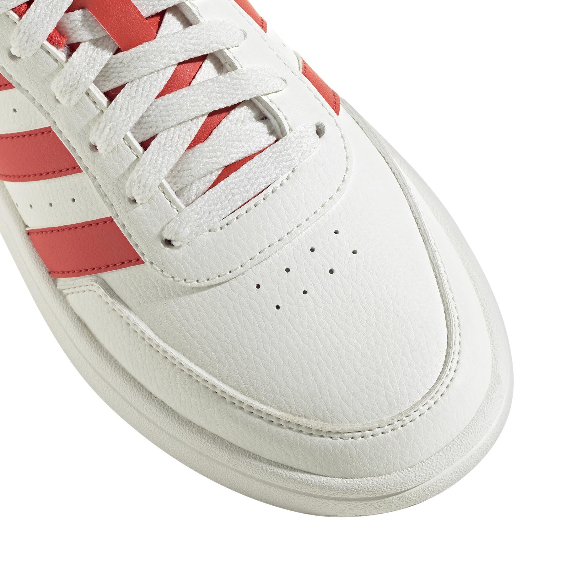 product/a/d/adidas_ji4860_9_footwear_photography_detail_view_2_white-nw091625.jpg