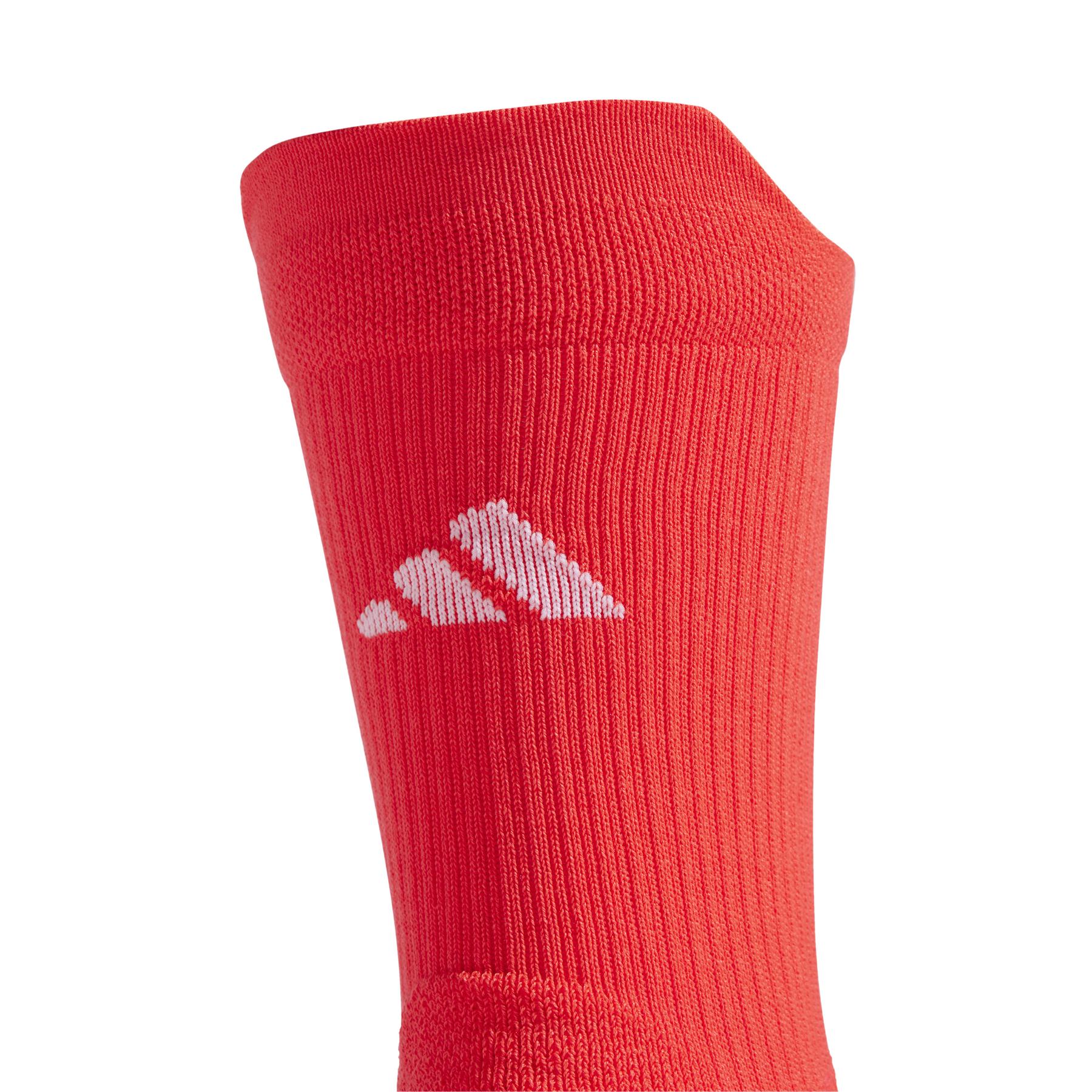 a/d/adidas_jp1051_lucred-white_3.jpg