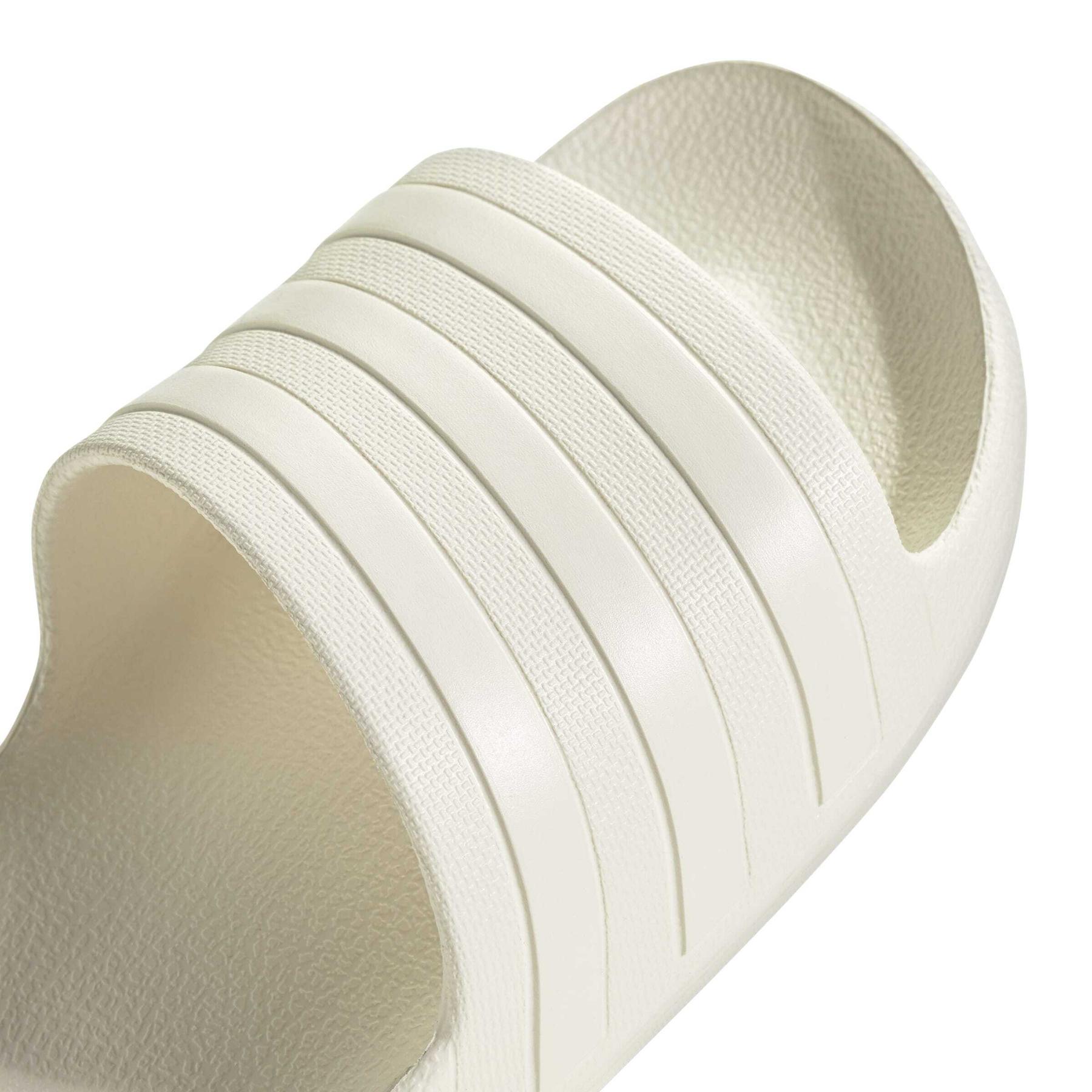 product/a/d/adidas_jp5183_9_footwear_photography_detail_view_2_white-nw091625.jpg