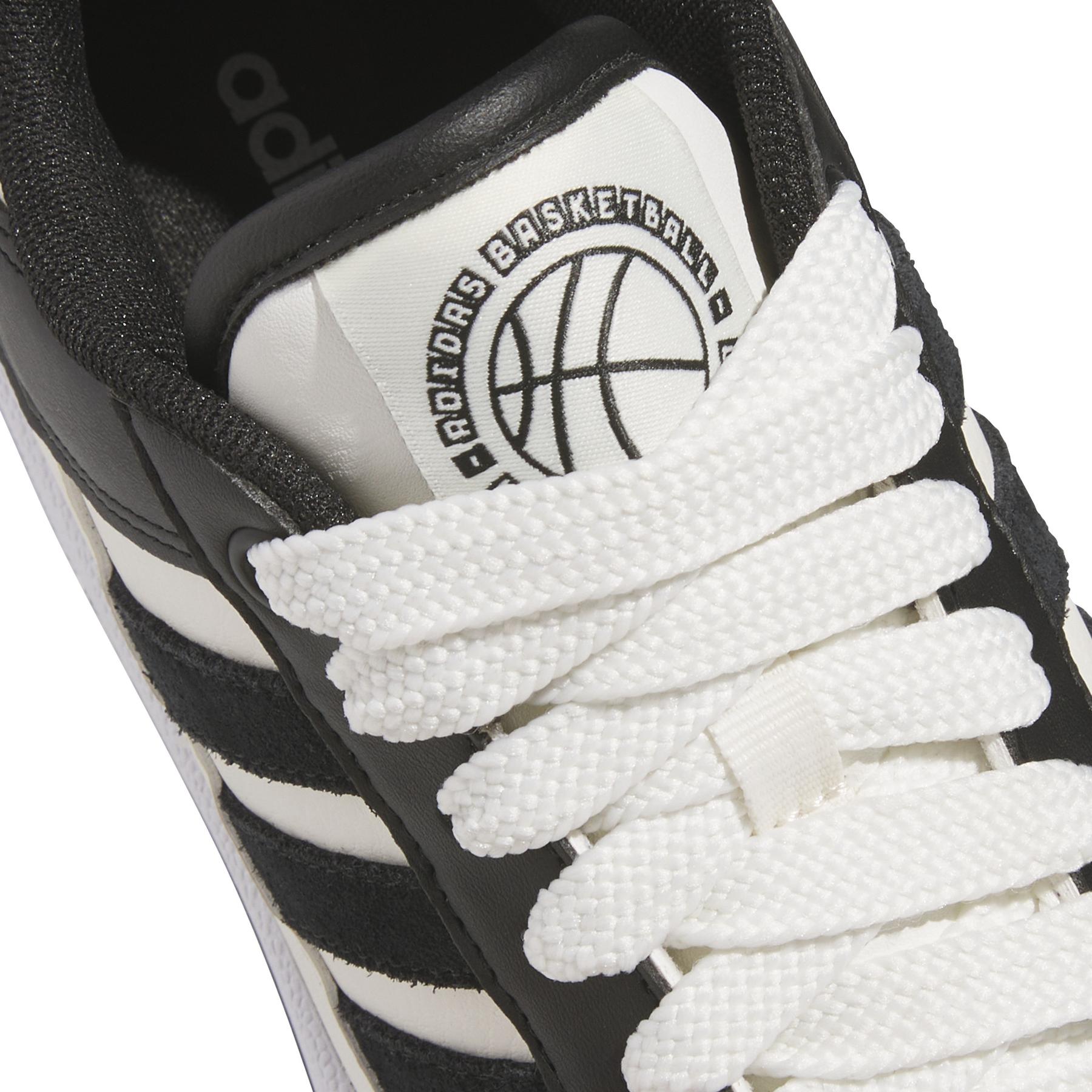 product/a/d/adidas_jp5253_8_footwear_photography_detail_view_1_white-nw110824.jpg