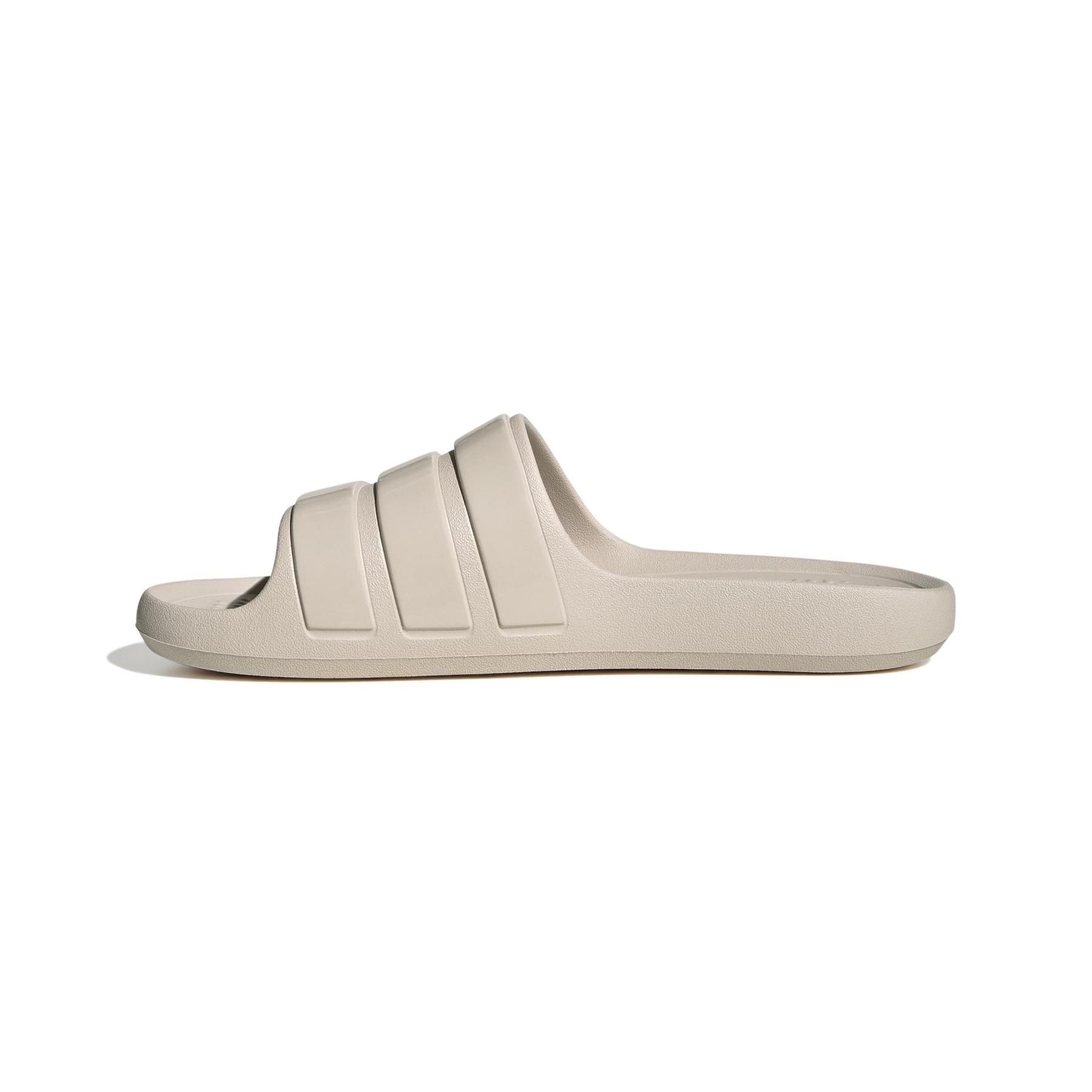 product/a/d/adidas_jp5684_5_footwear_photography_side_medial_center_view_white-nw091625.jpg