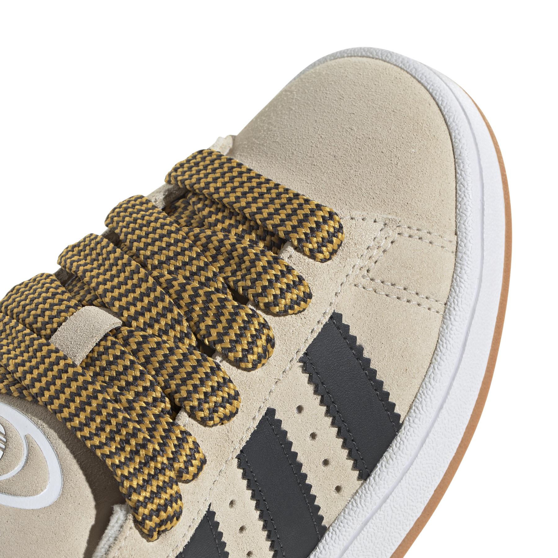 product/a/d/adidas_jp7623_9_footwear_photography_detail_view_2_white.jpg