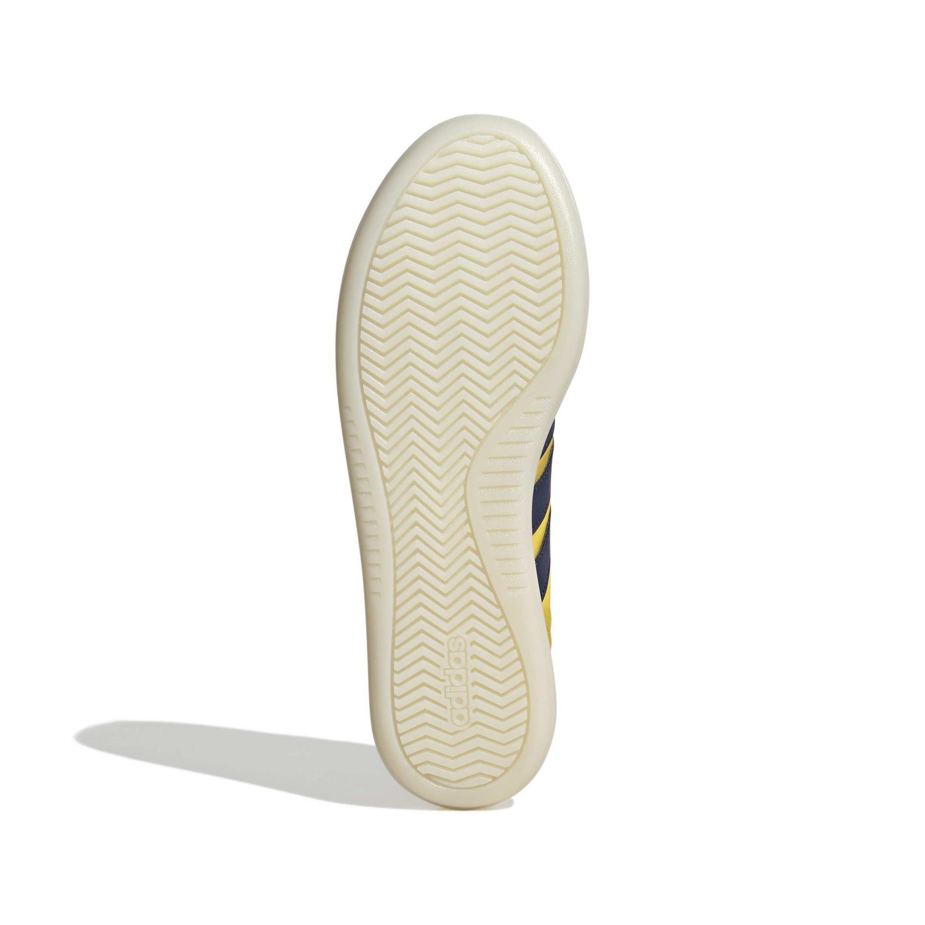 product/a/d/adidas_jp9668_4_footwear_photography_bottom_view_white-nw091625.jpg