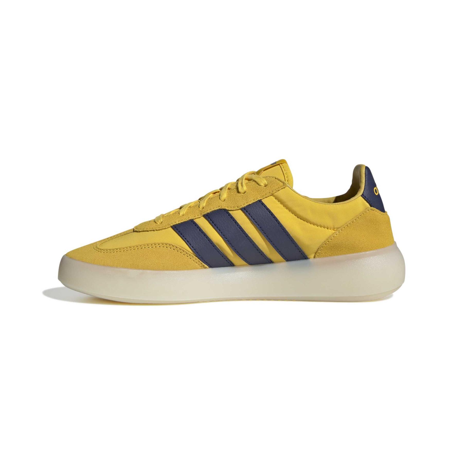product/a/d/adidas_jp9668_5_footwear_photography_side_medial_center_view_white-nw091625.jpg