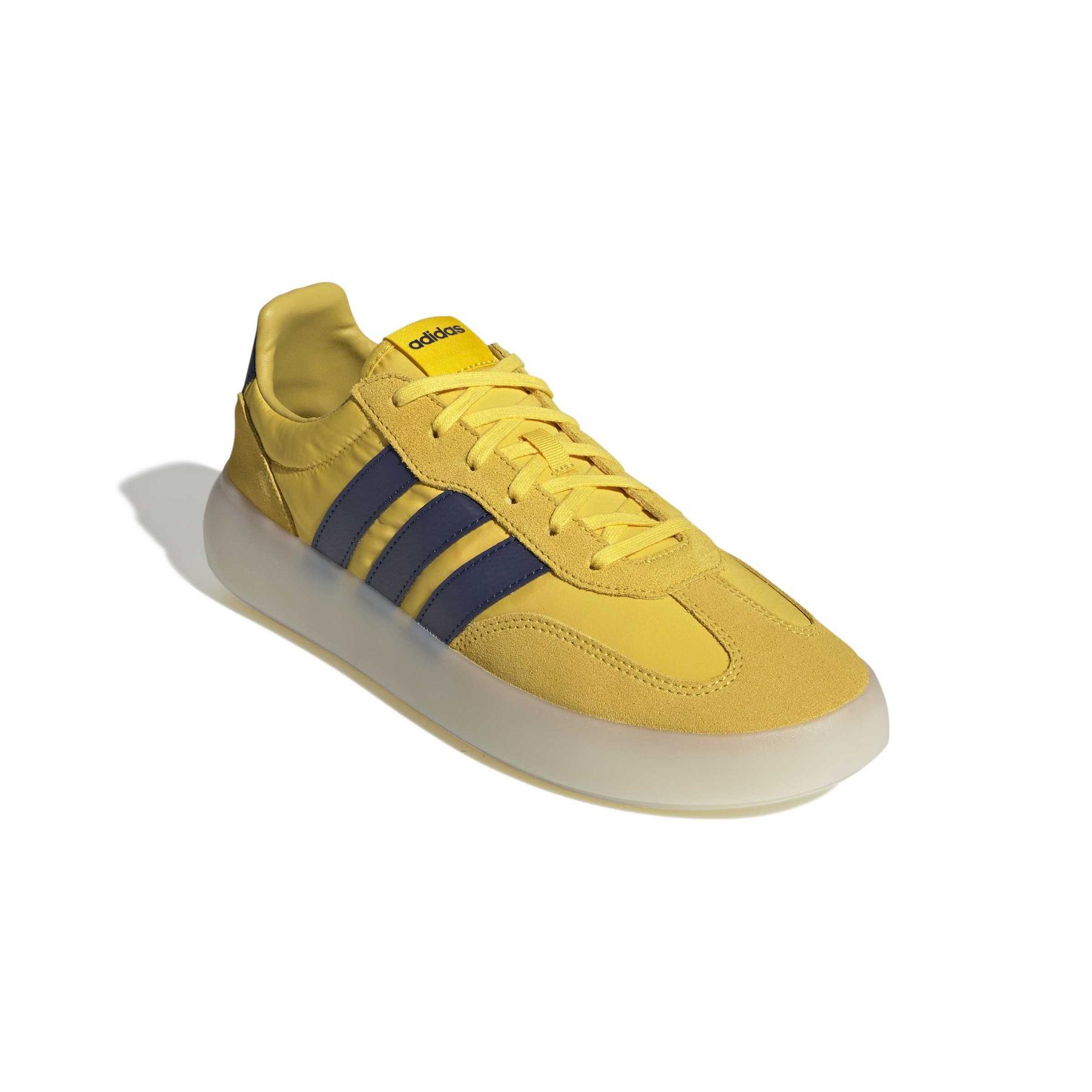 product/a/d/adidas_jp9668_6_footwear_photography_front_lateral_top_view_white-nw091625.jpg