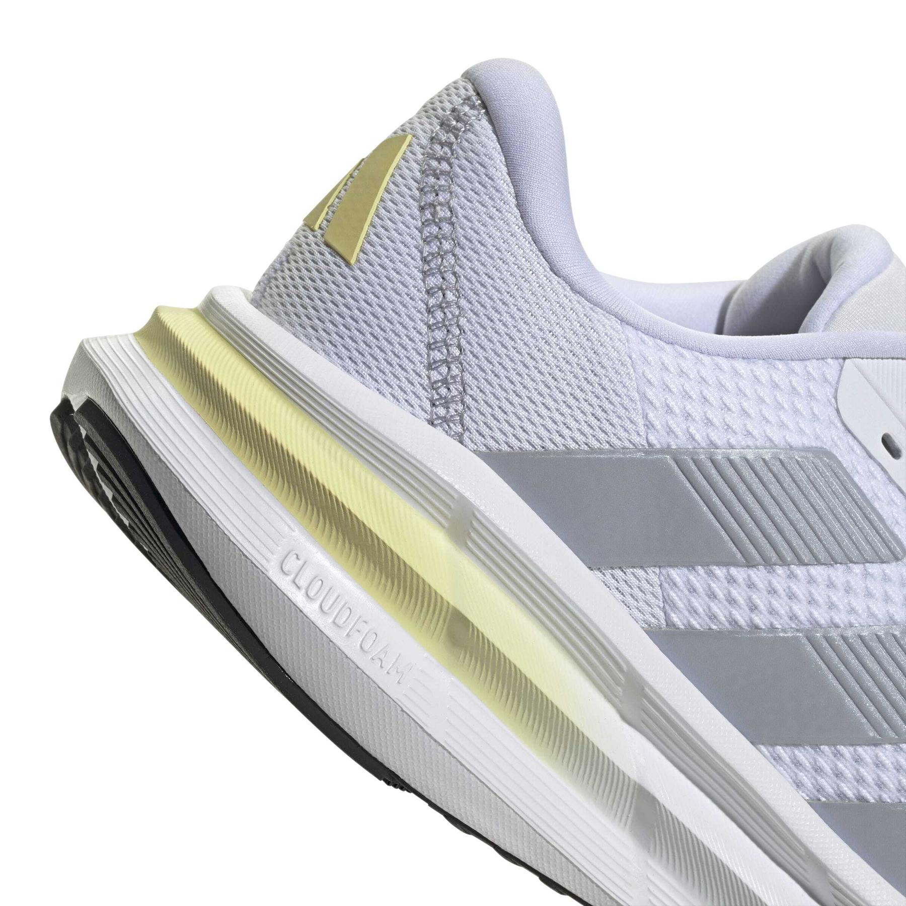 product/a/d/adidas_jq2605_9_footwear_photography_detail_view_2_white-nw091625.jpg