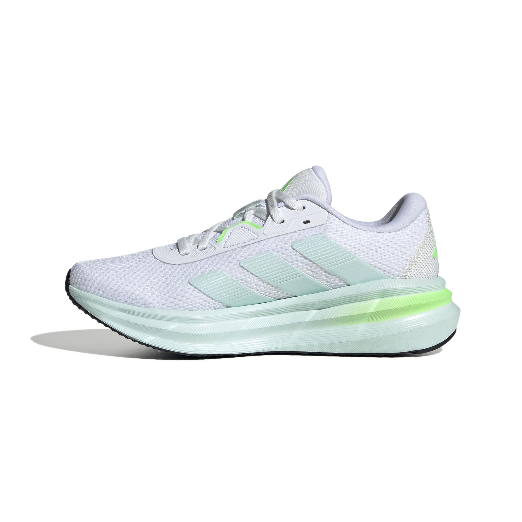 a/d/adidas_jq2610_5_footwear_photography_side_medial_center_view_white.jpg