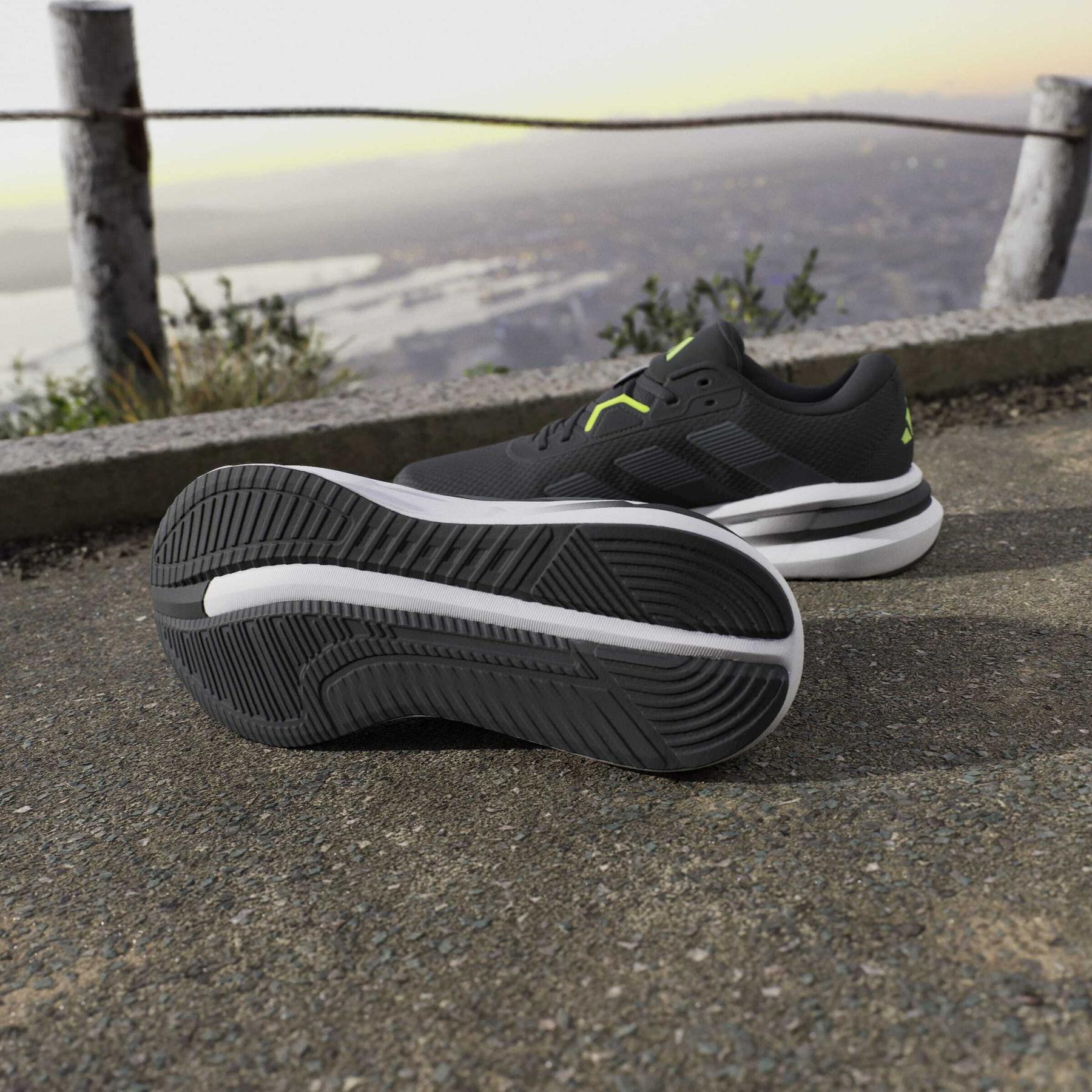 a/d/adidas_jq2625_cblack-carbon-luclem_12.jpg