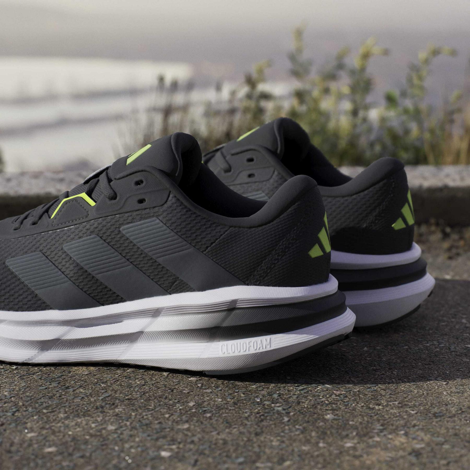 a/d/adidas_jq2625_cblack-carbon-luclem_18.jpg