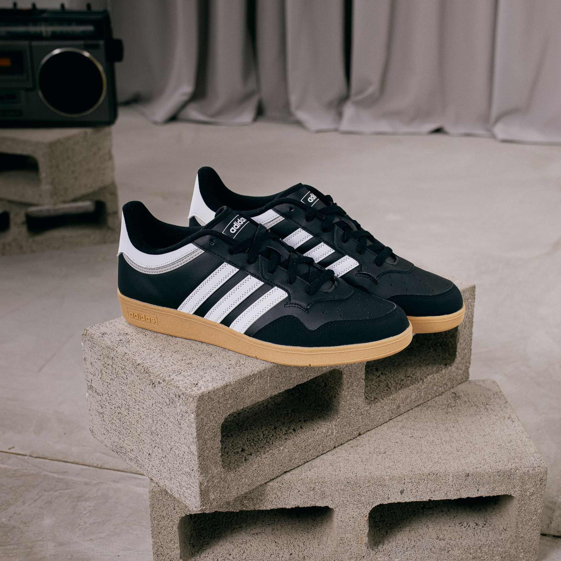 product/a/d/adidas_jq2737_15_footwear_photography_heromrktng_view_2-nw091625.jpg