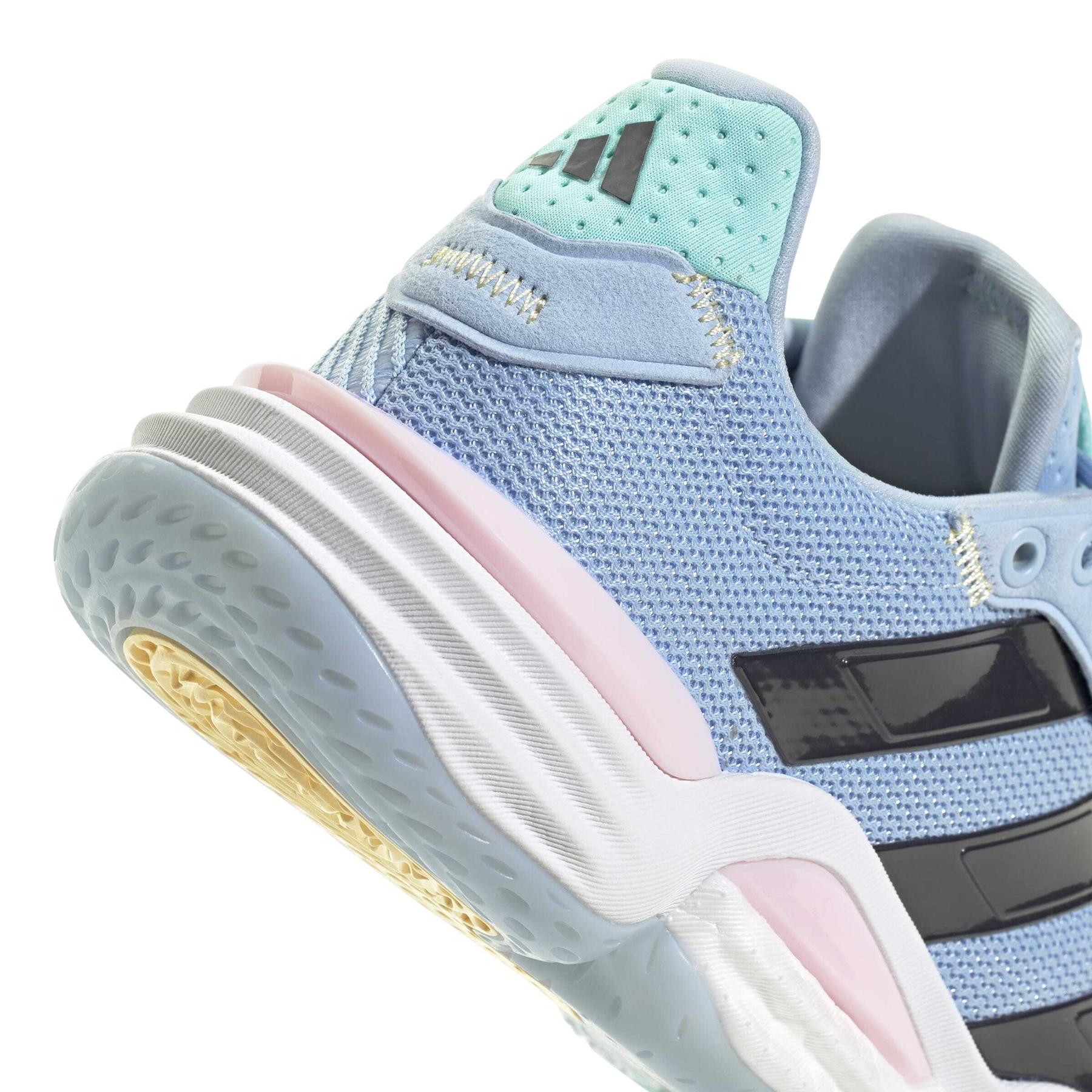 a/d/adidas_jq9197_9_footwear_photography_detail_view_2_white.jpg