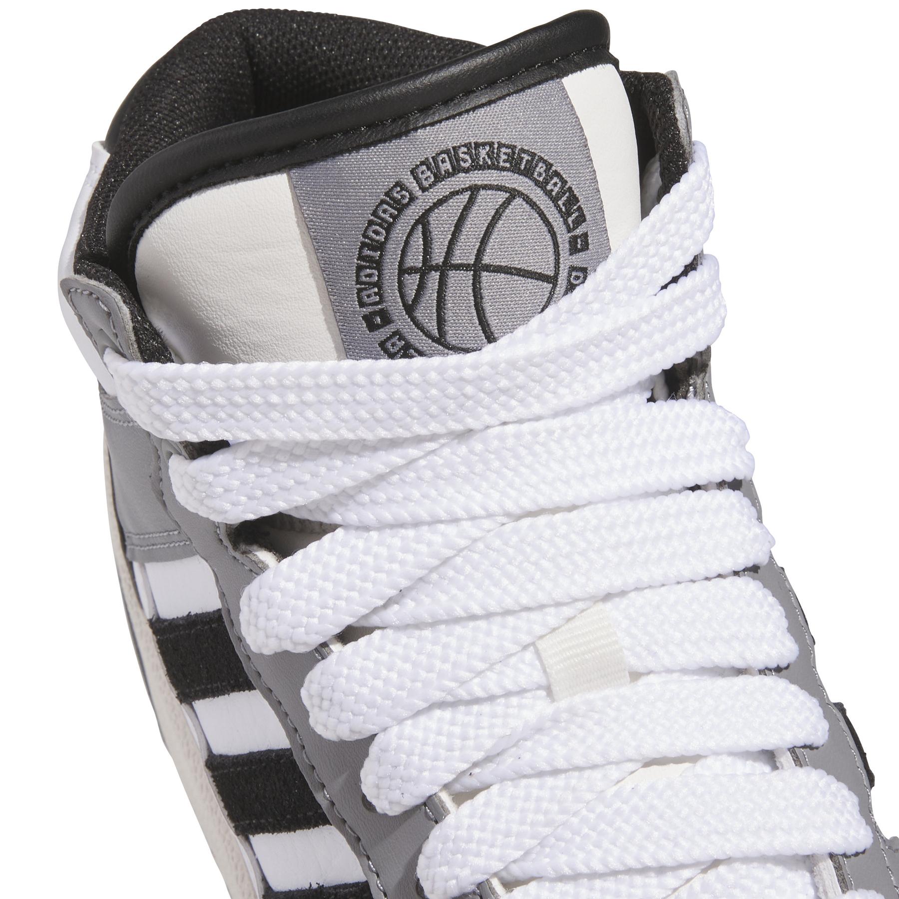 a/d/adidas_jr0191_8_footwear_photography_detail_view_1_white-nw111924.jpg
