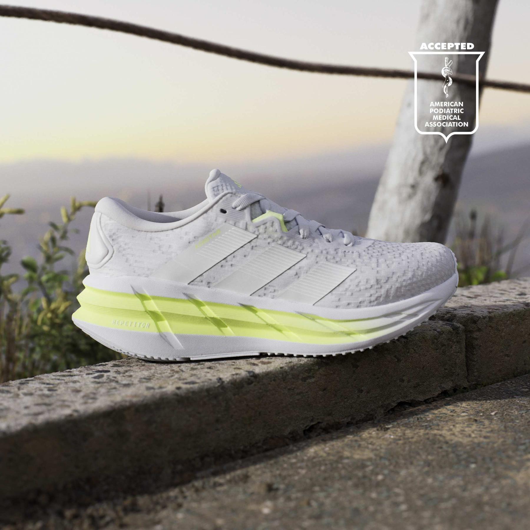 product/a/d/adidas_jr0291_17_footwear_photography_heromrktng_view_3-nw091625.jpg