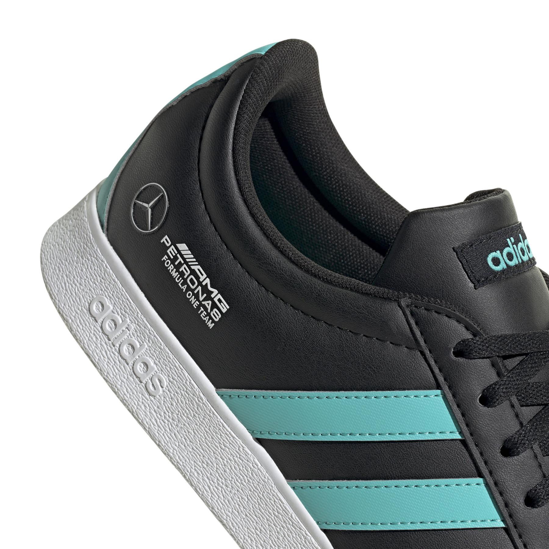 a/d/adidas_jr1068_8_footwear_photography_detail_view_1_white.jpg