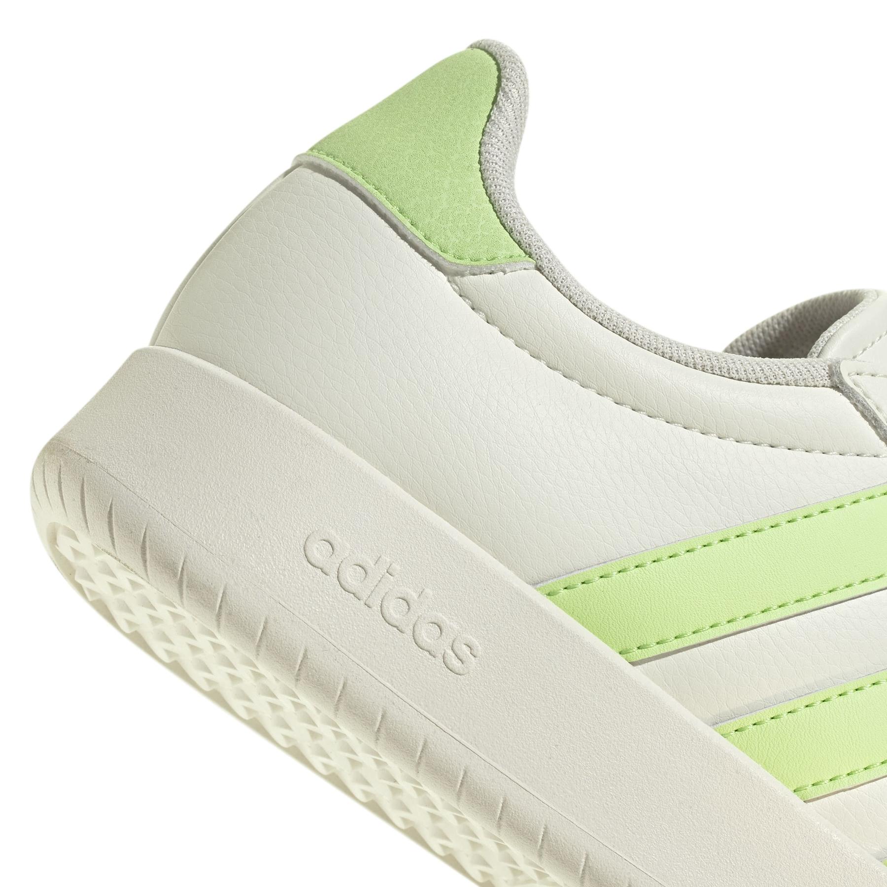 product/a/d/adidas_jr1190_9_footwear_photography_detail_view_2_white-nw091625.jpg