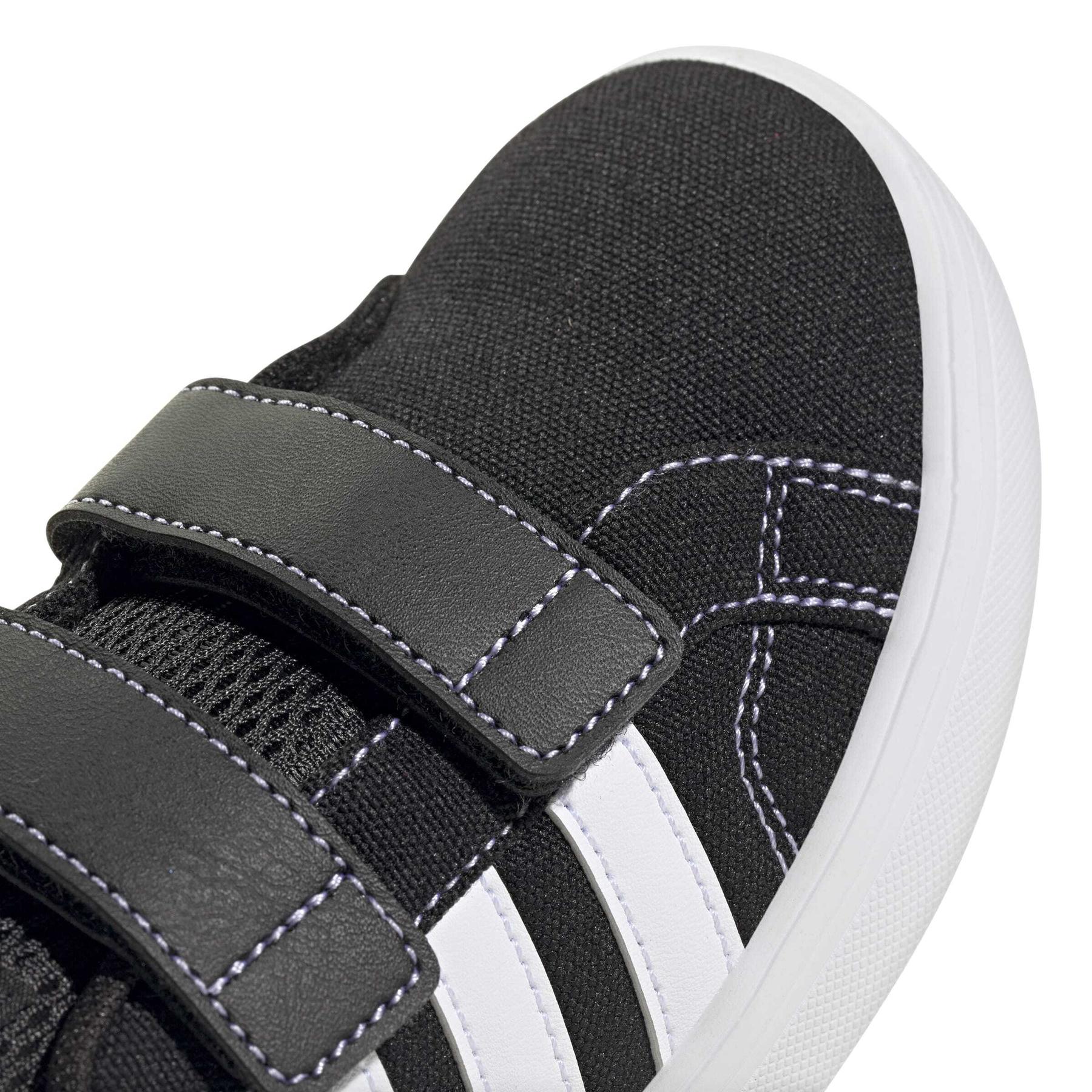 product/a/d/adidas_jr5580_9_footwear_photography_detail_view_2_white.jpg
