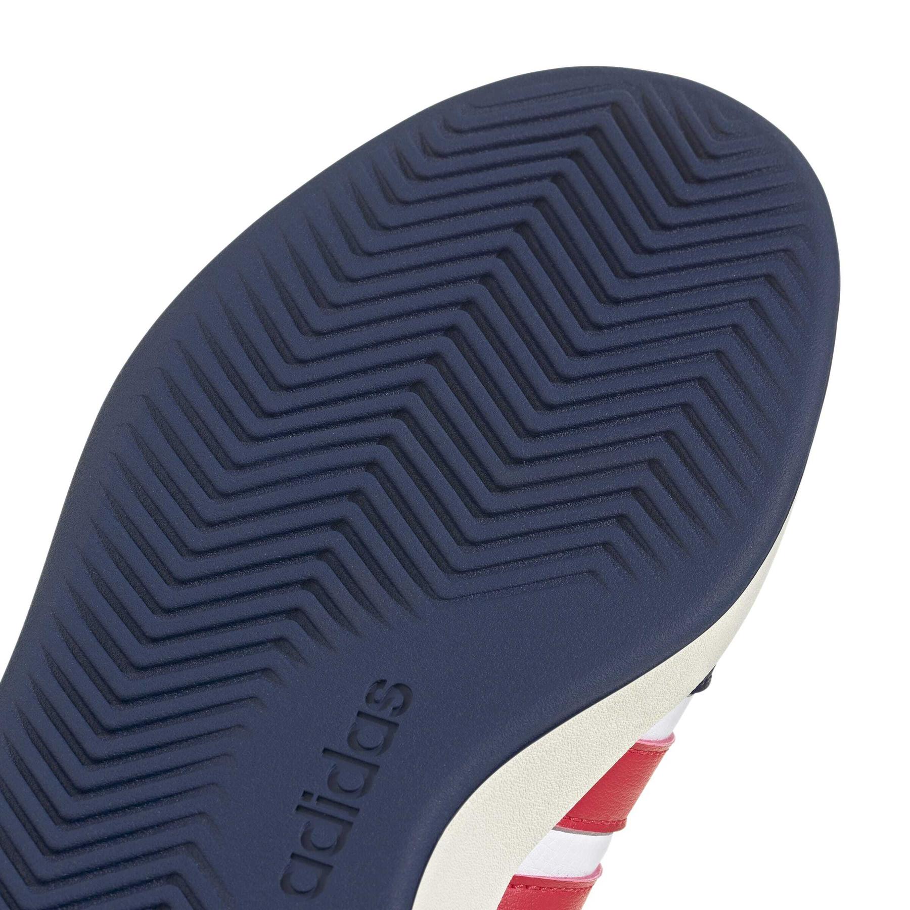 product/a/d/adidas_jr8443_8_footwear_photography_detail_view_1_white.jpg