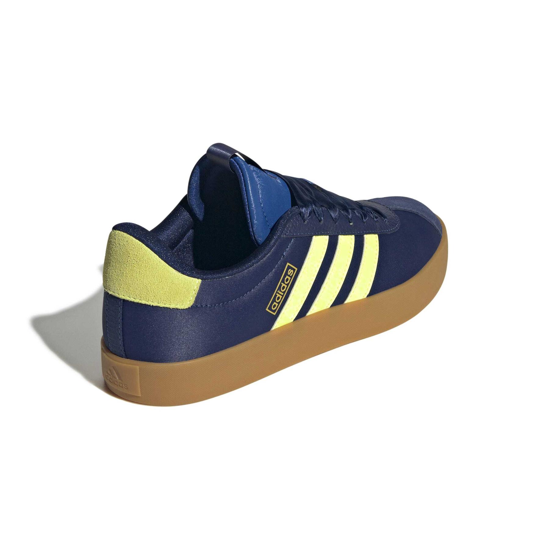 product/a/d/adidas_jr8672_7_footwear_photography_back_lateral_top_view_white-nw091725.jpg