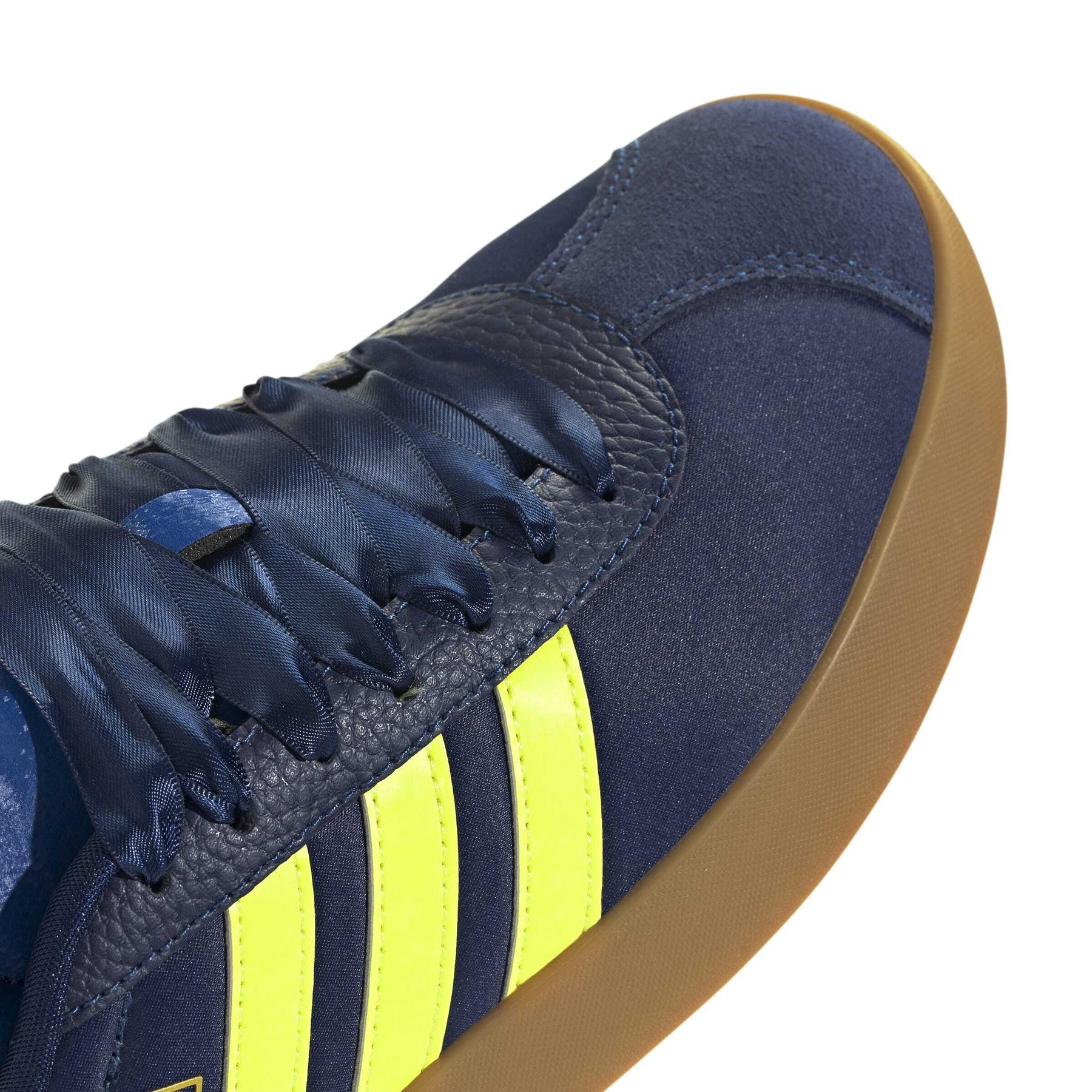 product/a/d/adidas_jr8672_9_footwear_photography_detail_view_2_white-nw091725.jpg