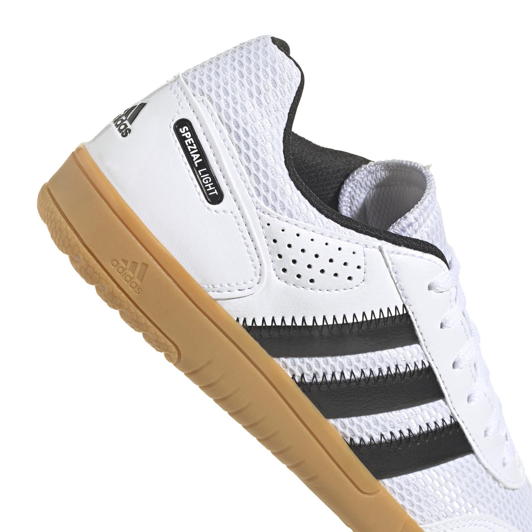 product/a/d/adidas_q20927_11_footwear_photography_detail_view_2_white_000.jpg