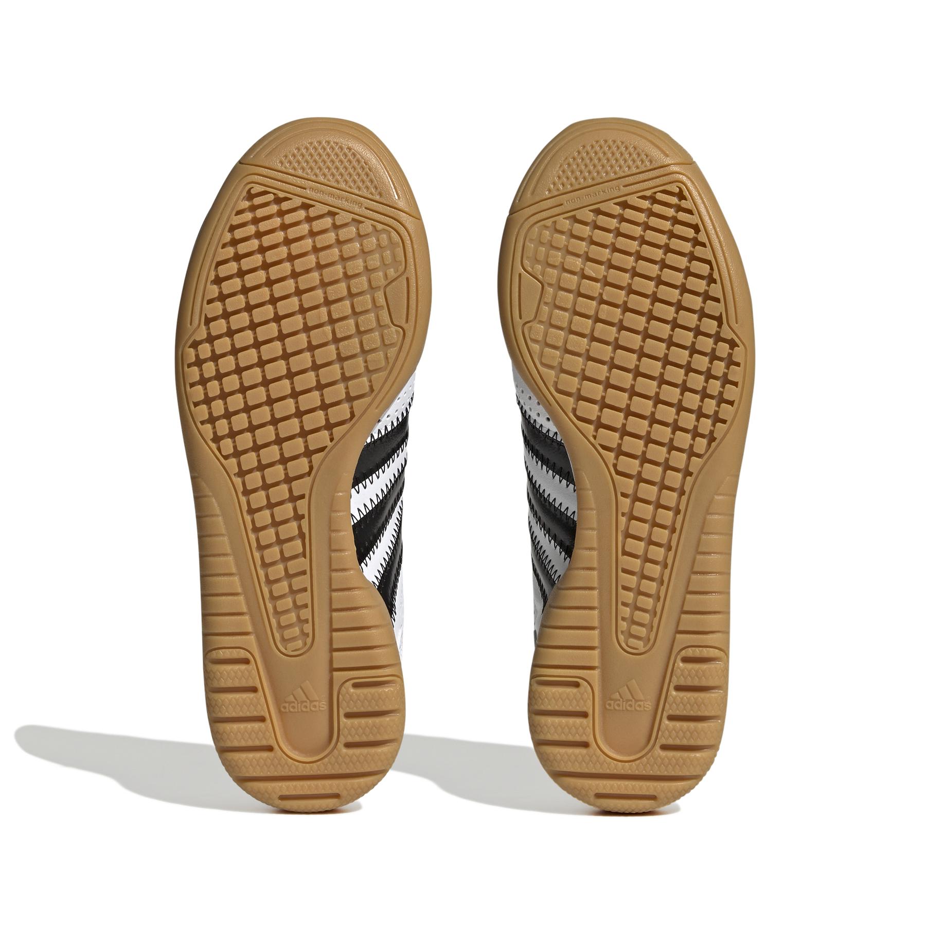 product/a/d/adidas_q20927_4_footwear_photography_bottom_view_white_000.jpg