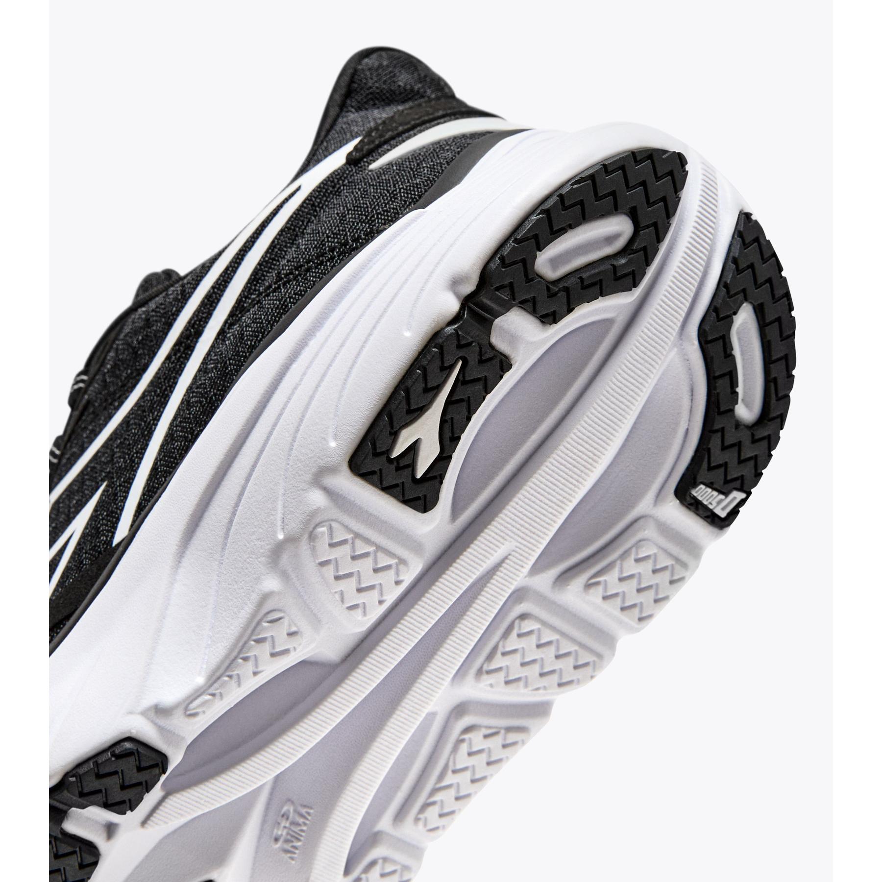 product/d/i/diadora_101.179095-c7406_nero-bianco-ott_4.jpg