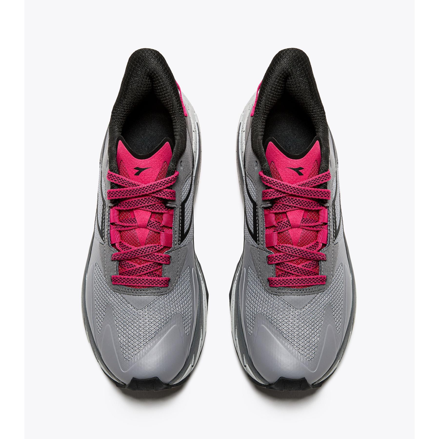 product/d/i/diadora_101.179552-d0509_gris-alliage-nr-rouge-rubis-c_2.jpg