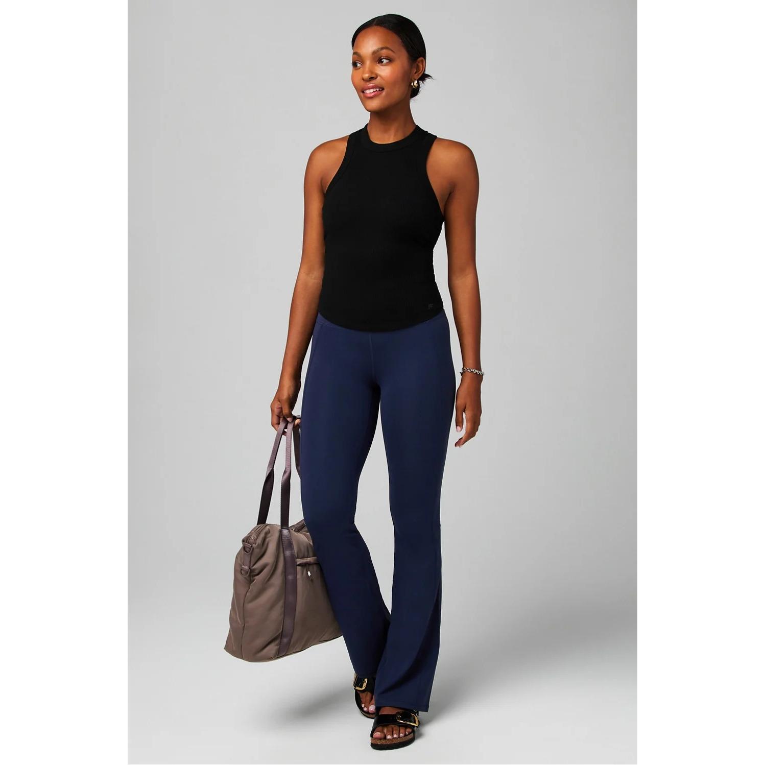 product/f/a/fabletics_tk2356180-0001_black_3.jpg