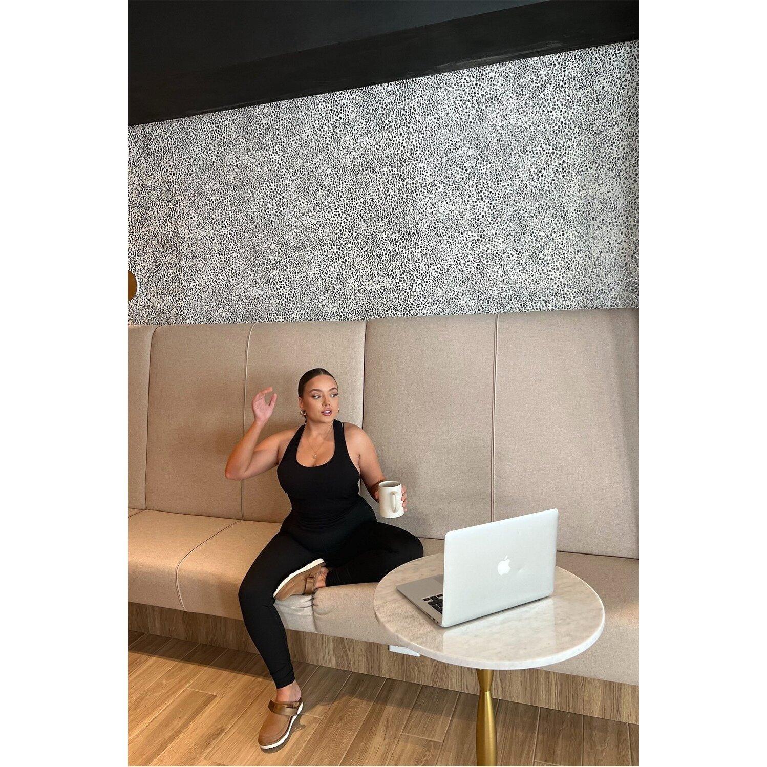f/a/fabletics_tk2459004-0001_black_5.jpg