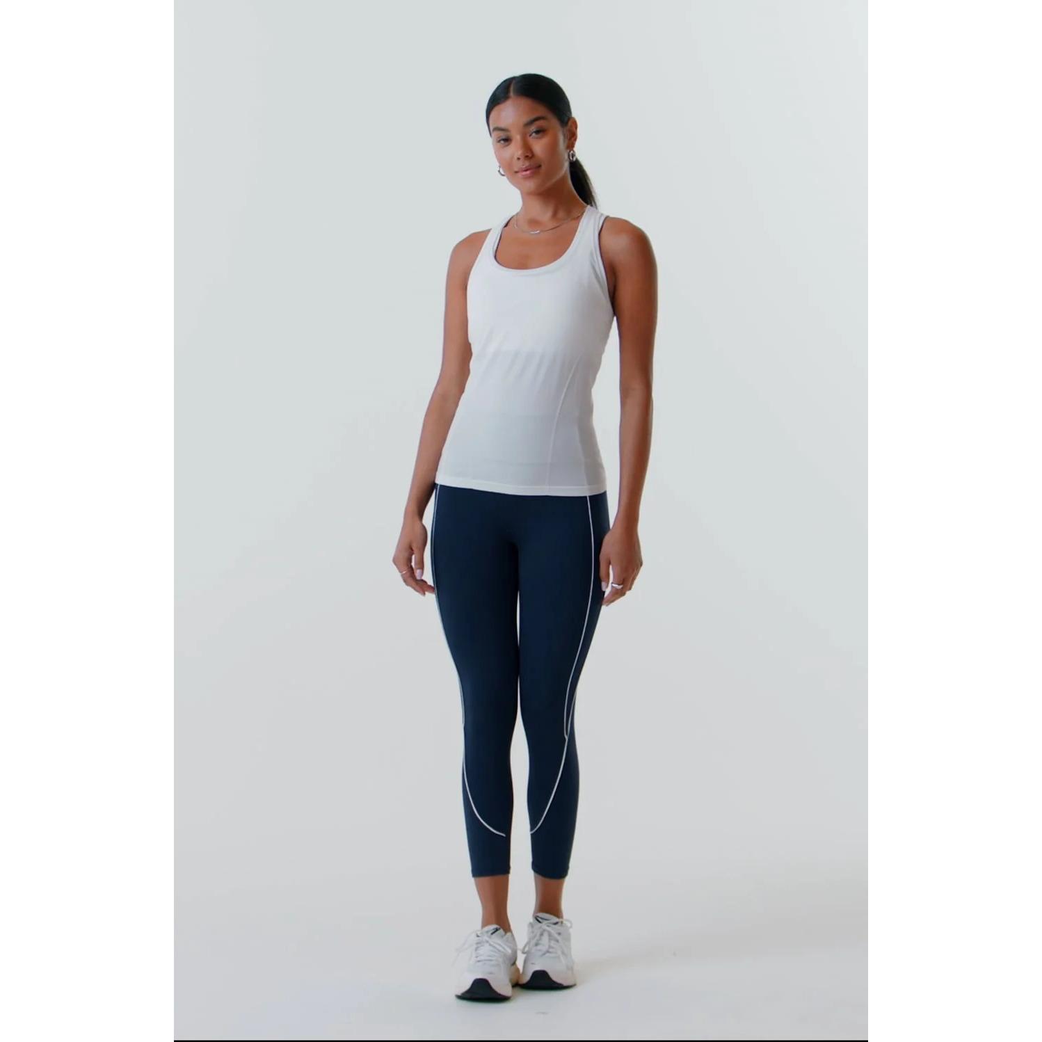 f/a/fabletics_tk2459004-3570_classic-white_5.jpg
