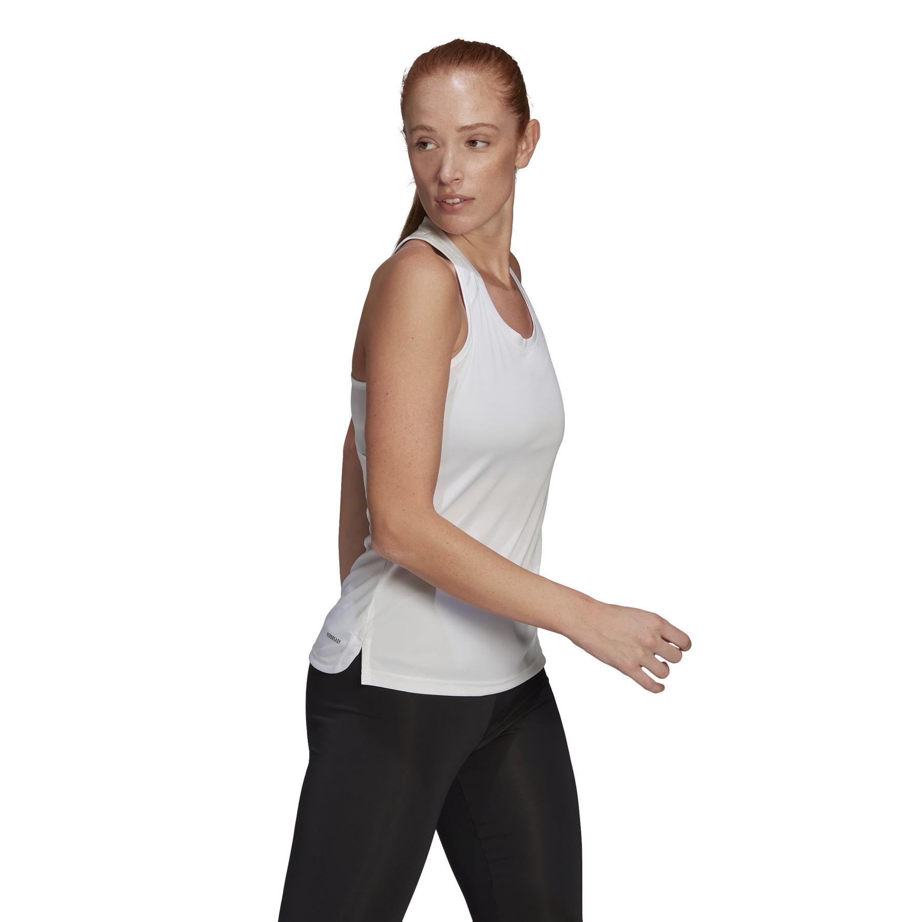 product/g/l/gl3790_app_on-model_walking_white.jpg