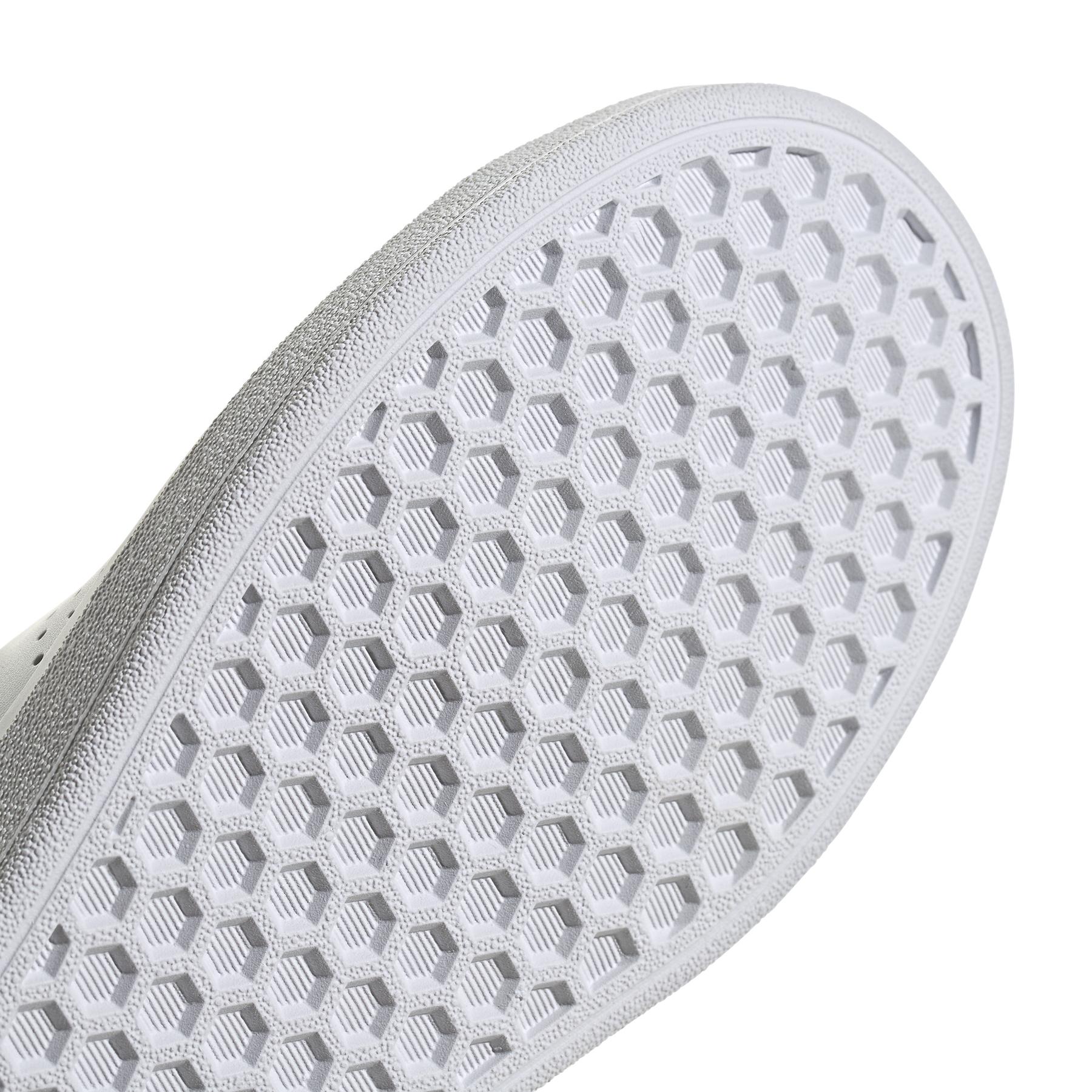 product/i/h/ih8123_8_footwear_photography_detail_view_1_white.jpg