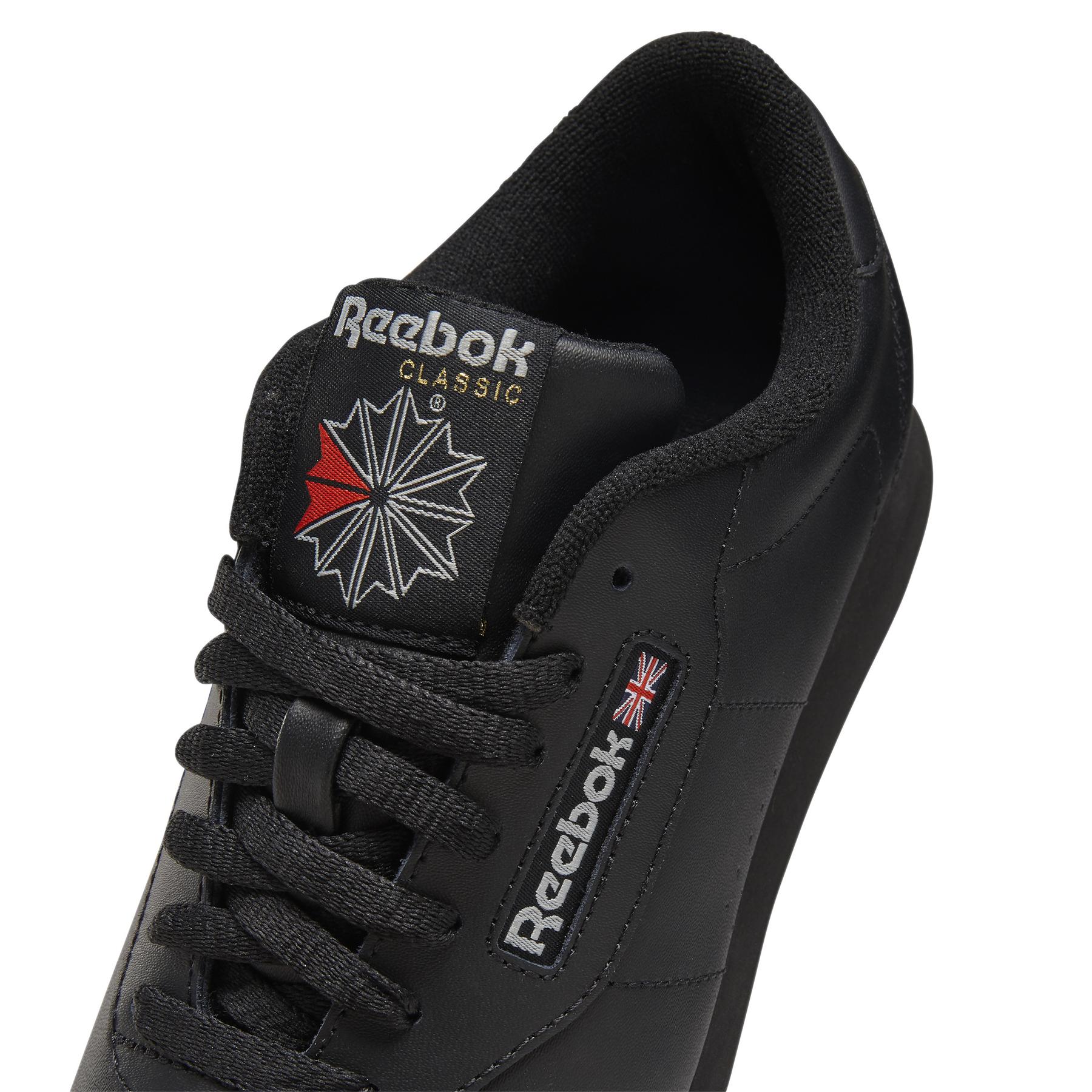 r/e/reebok-classics_cn2211_8_footwear_photography_detail_view_1_white_000.jpg