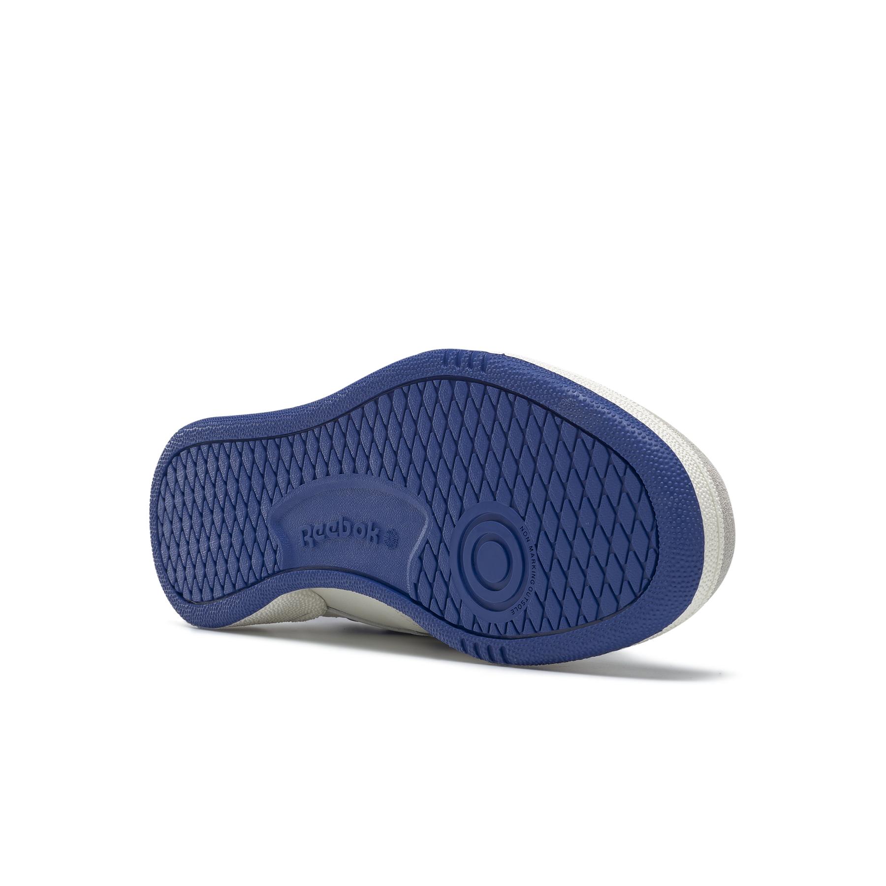 product/r/e/reebok-classics_fw4863_3_footwear_photography_bottom_view_white_000.jpg