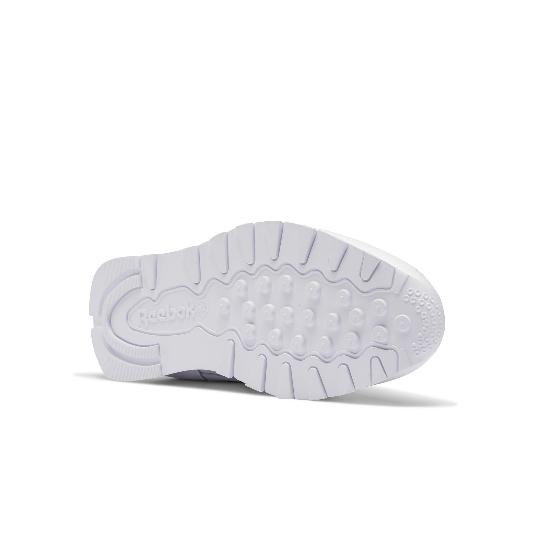 product/r/e/reebok-classics_fy9404_3_footwear_photography_bottom_view_white_000.jpg