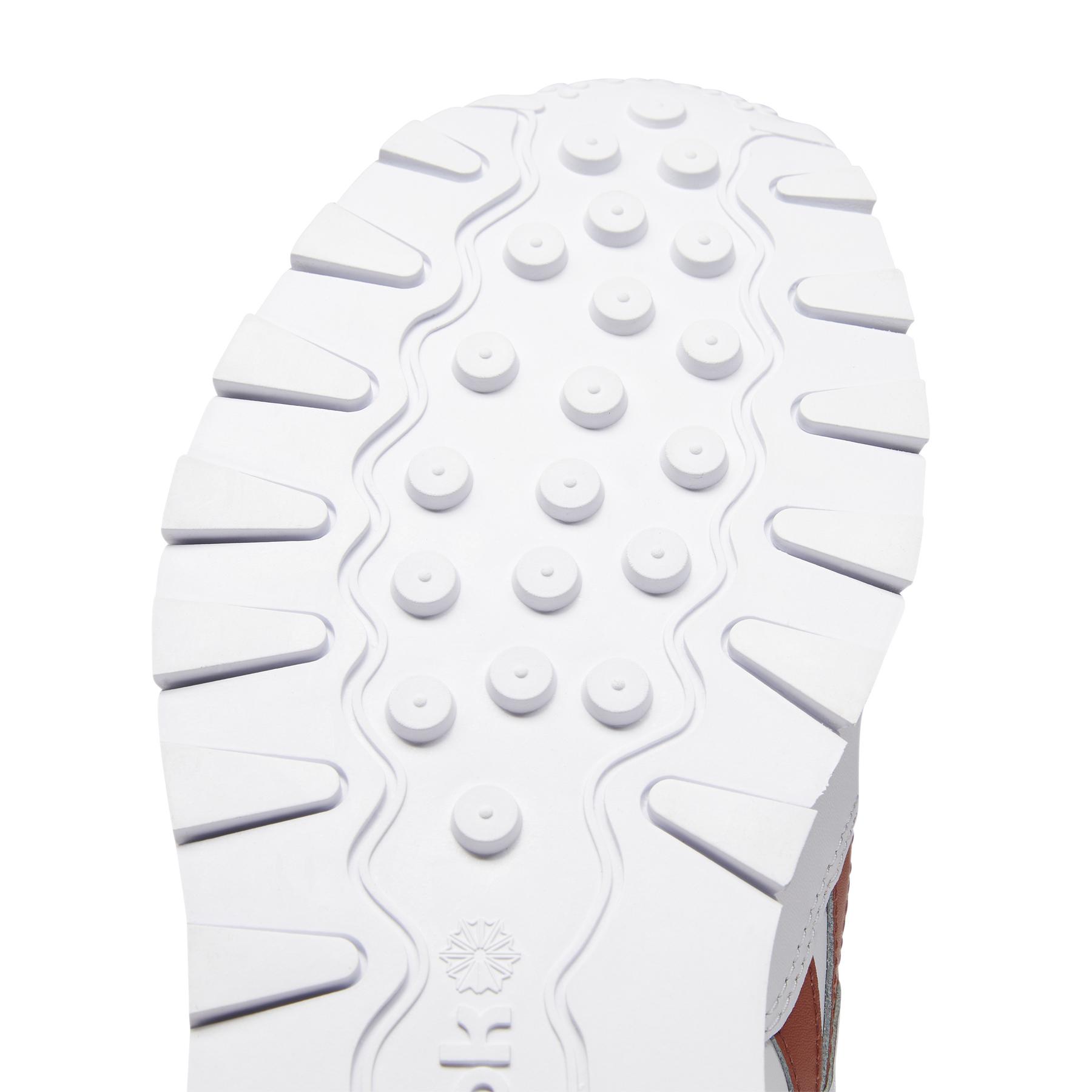 product/r/e/reebok-classics_fy9404_8_footwear_photography_detail_view_2_white_000.jpg