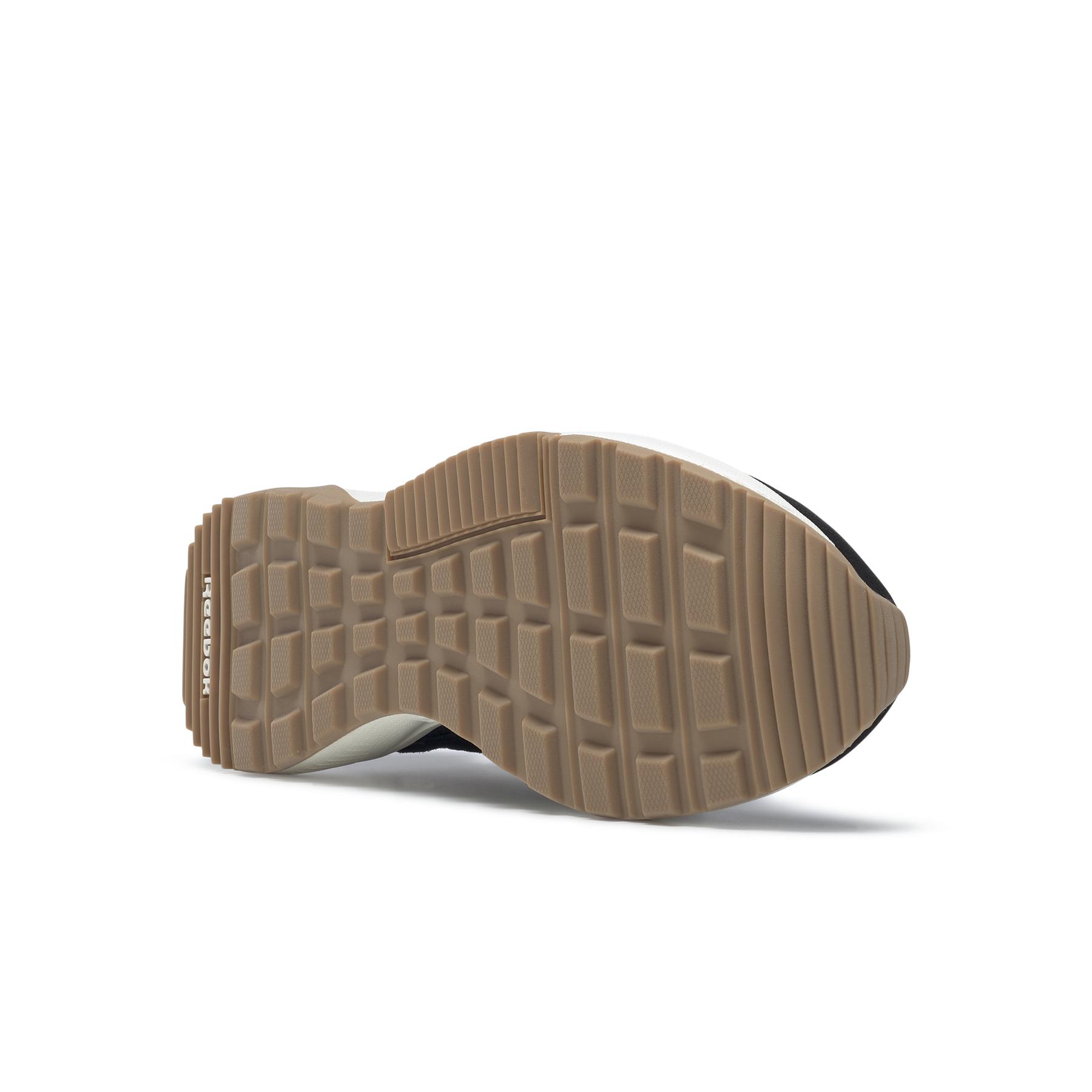 product/r/e/reebok-classics_fz4371_3_footwear_photography_bottom_view_white_000.jpg