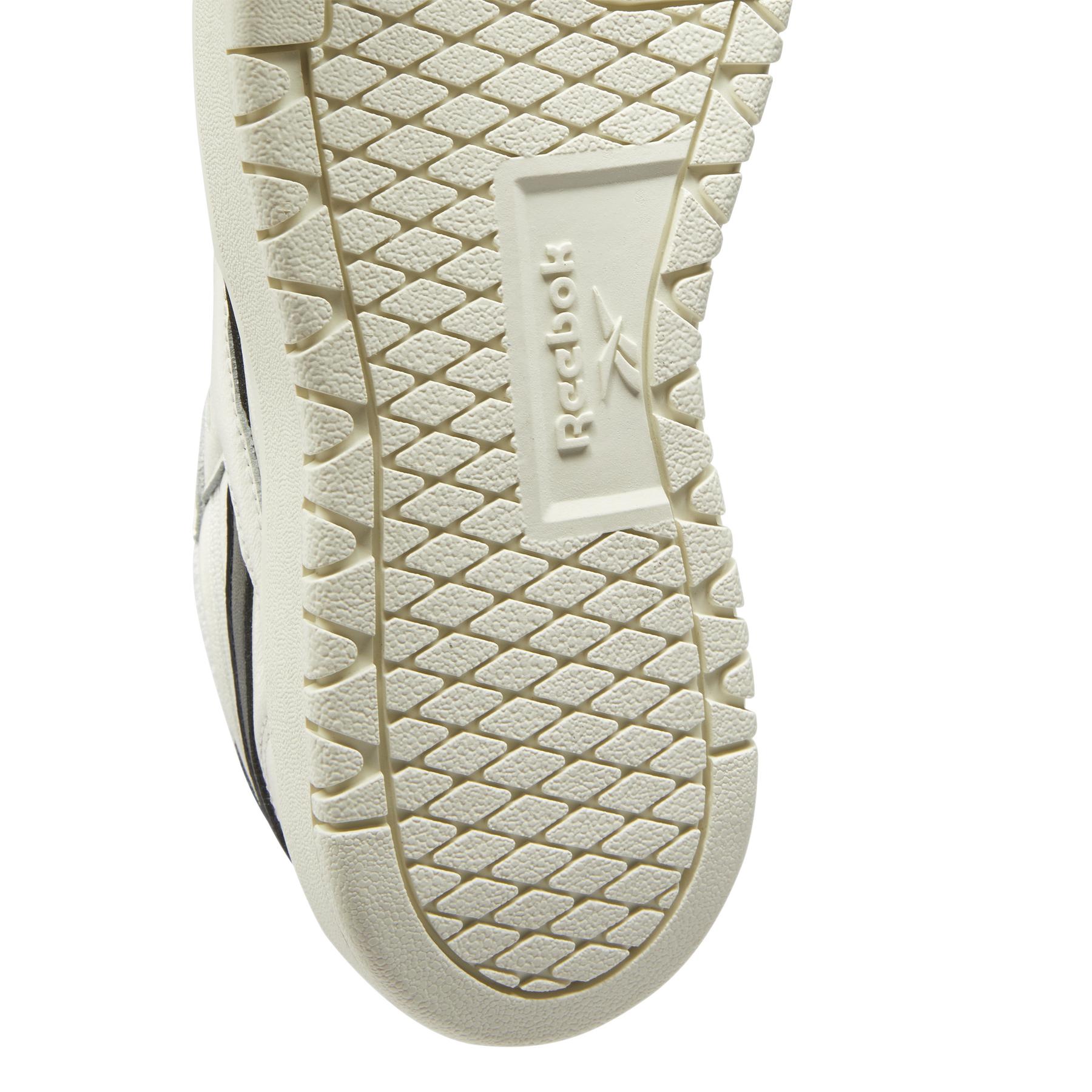 r/e/reebok-classics_h04190_8_footwear_photography_detail_view_2_white_000.jpg