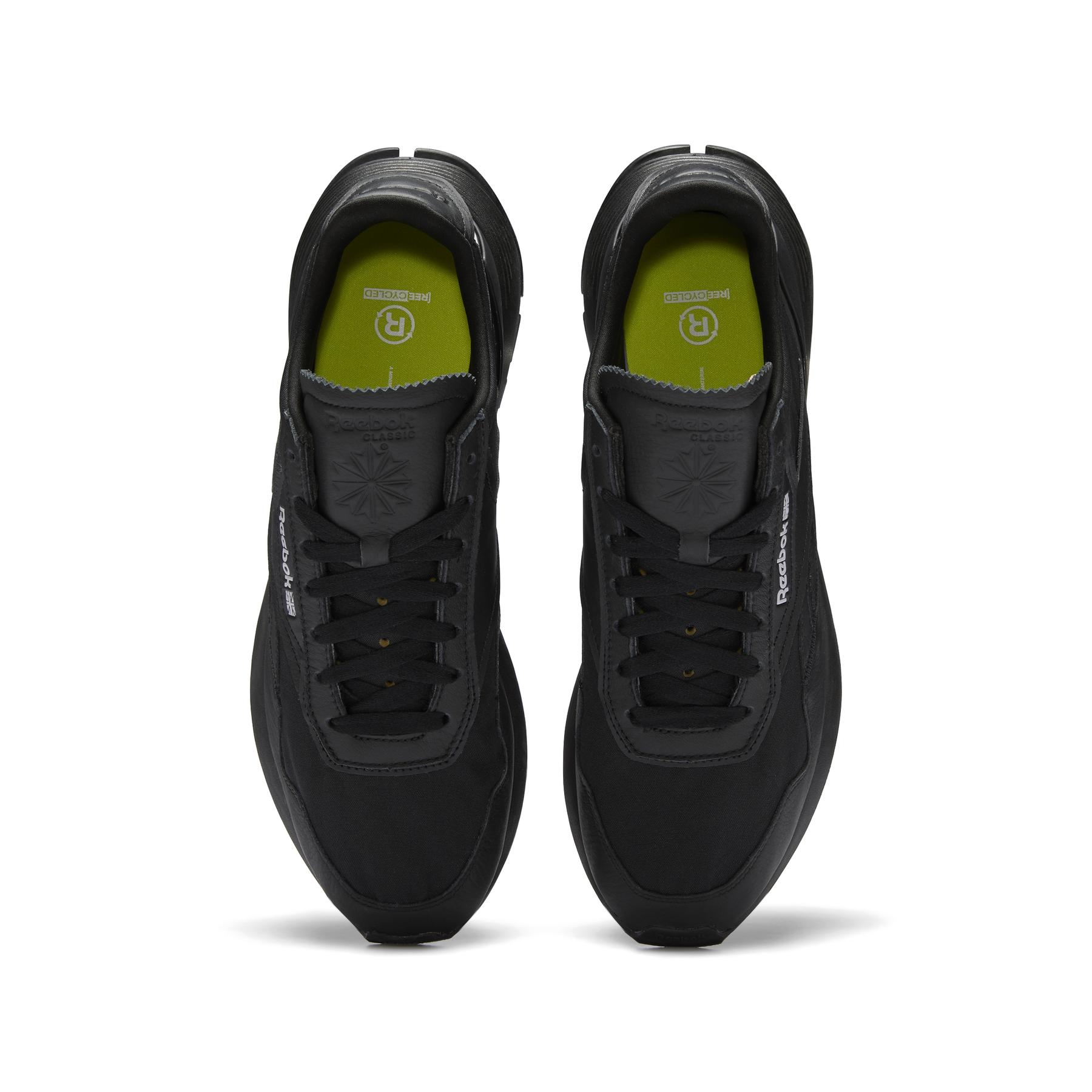r/e/reebok-classics_h68650_2_footwear_photography_top_portrait_view_white_000.jpg
