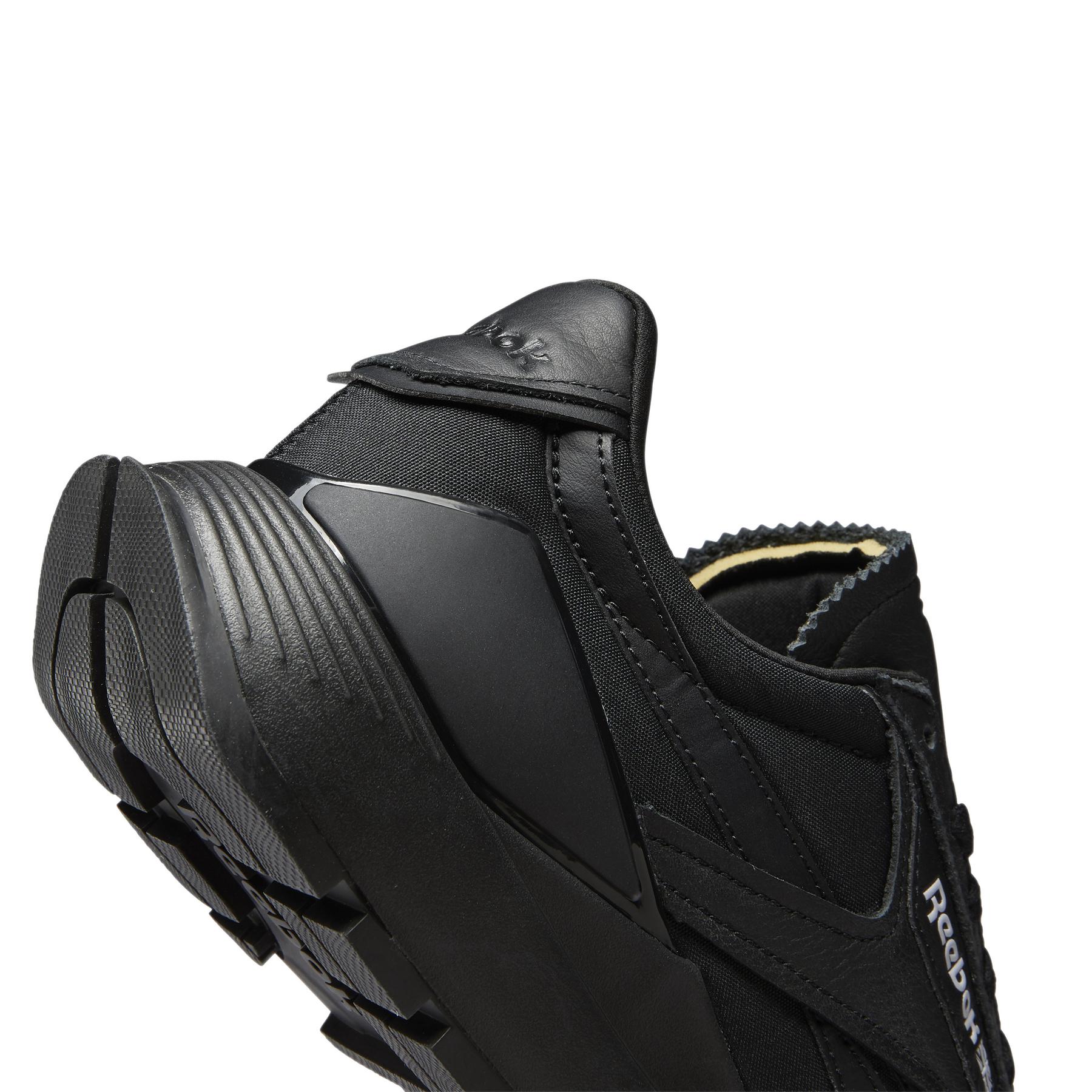 r/e/reebok-classics_h68650_8_footwear_photography_detail_view_2_white_000.jpg