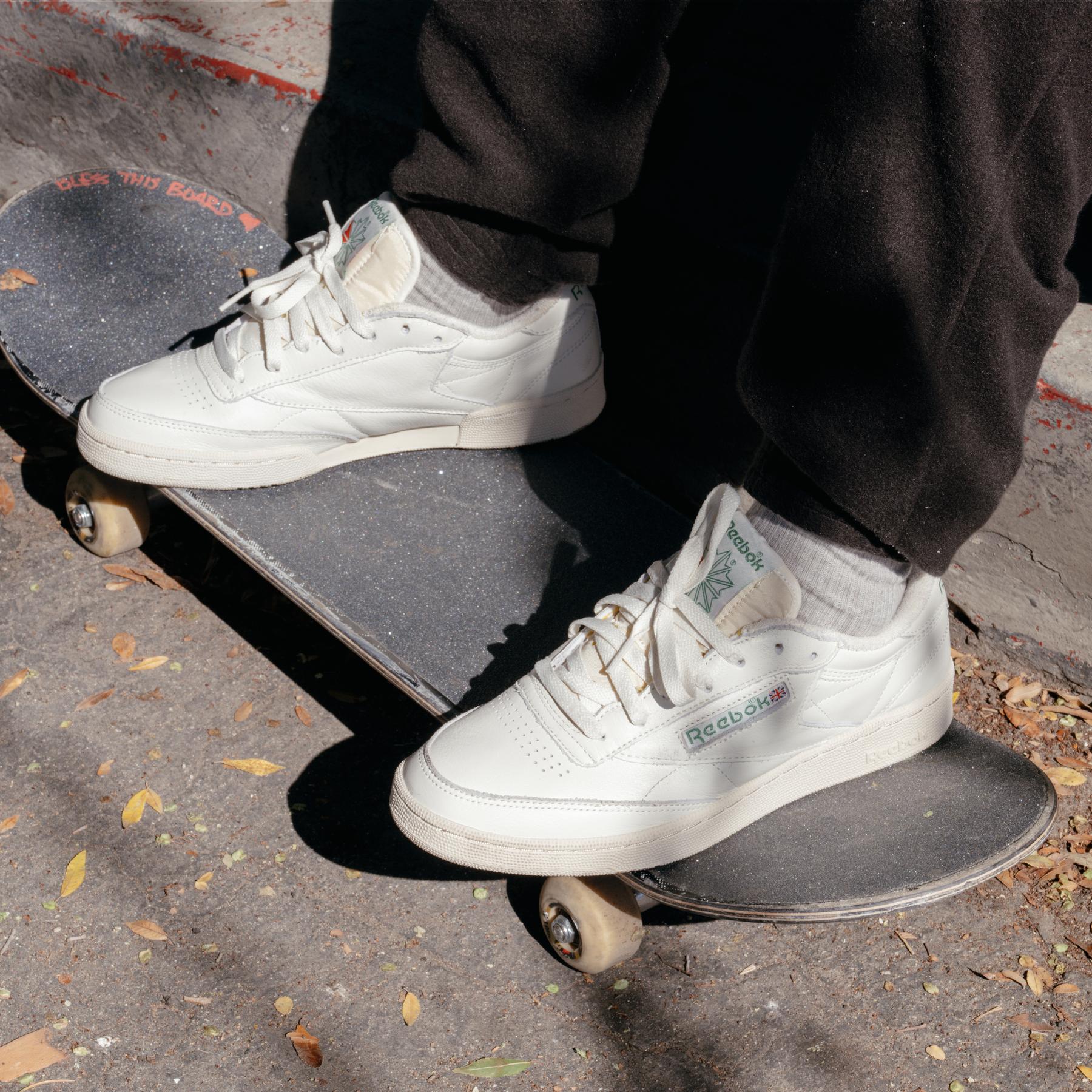 r/e/reebok_dv6434_13_footwear_photography_highlight_view_1_white_000.jpg